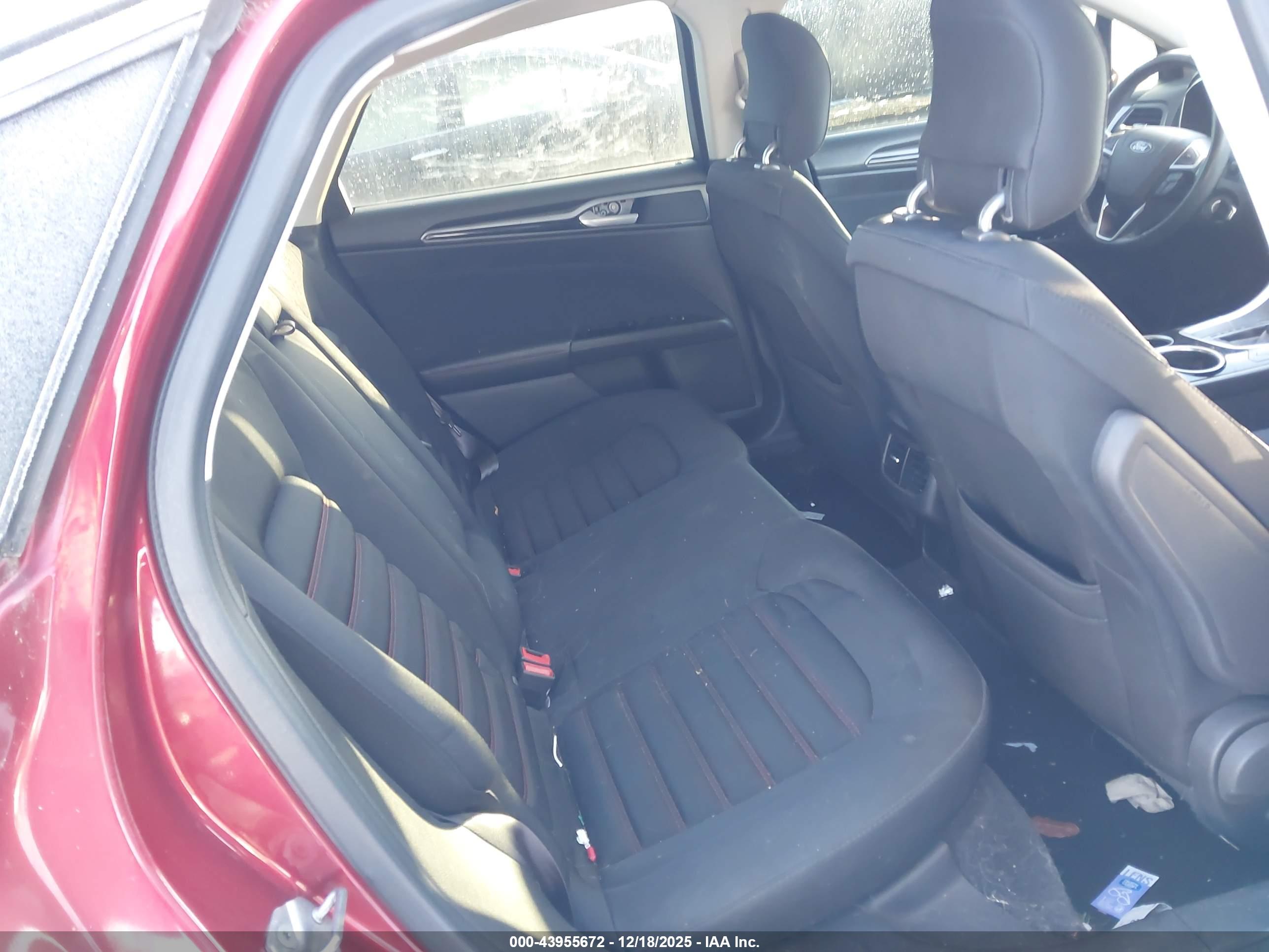 FORD FUSION image 8