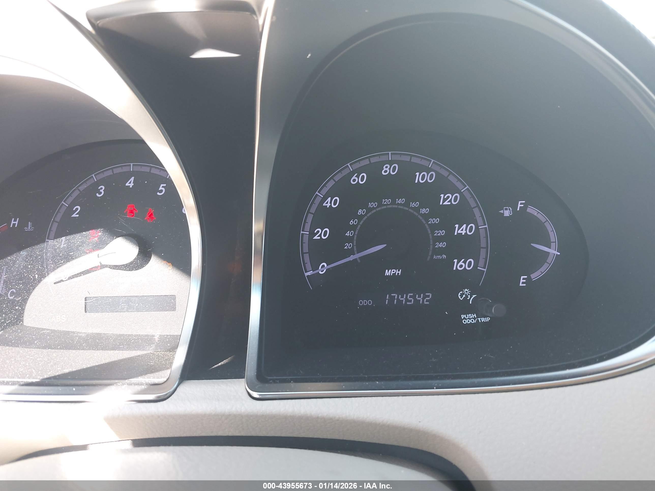 TOYOTA AVALON image 7