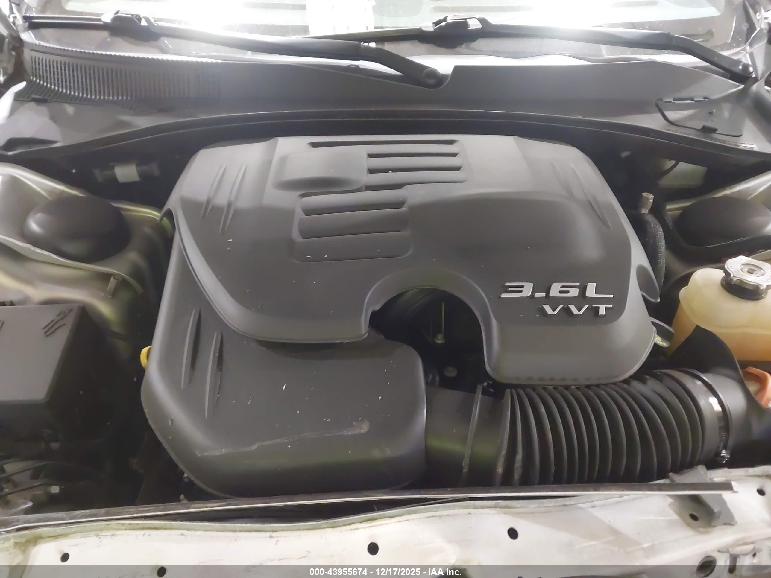 CHRYSLER 300 image 10