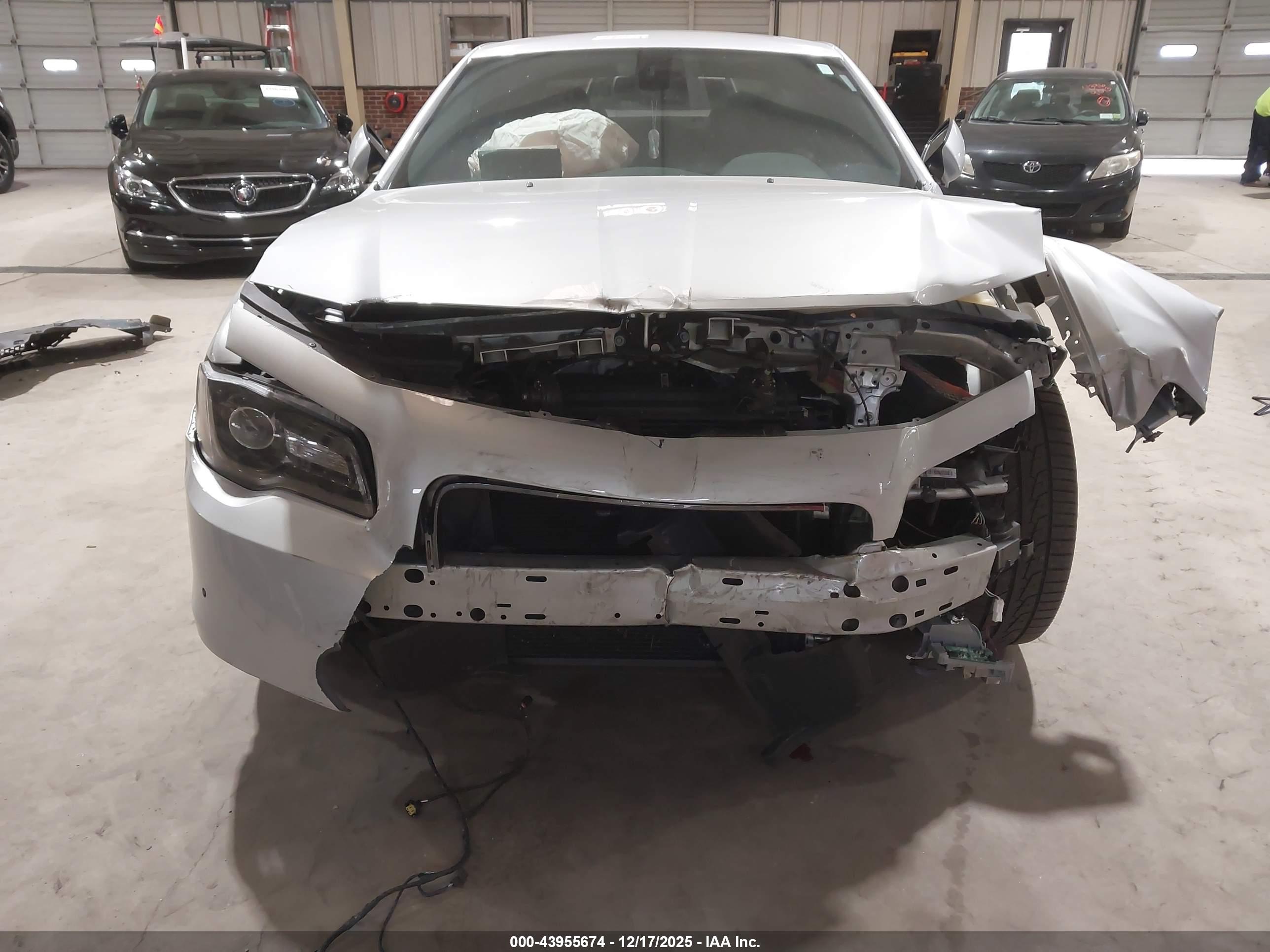 CHRYSLER 300 image 6