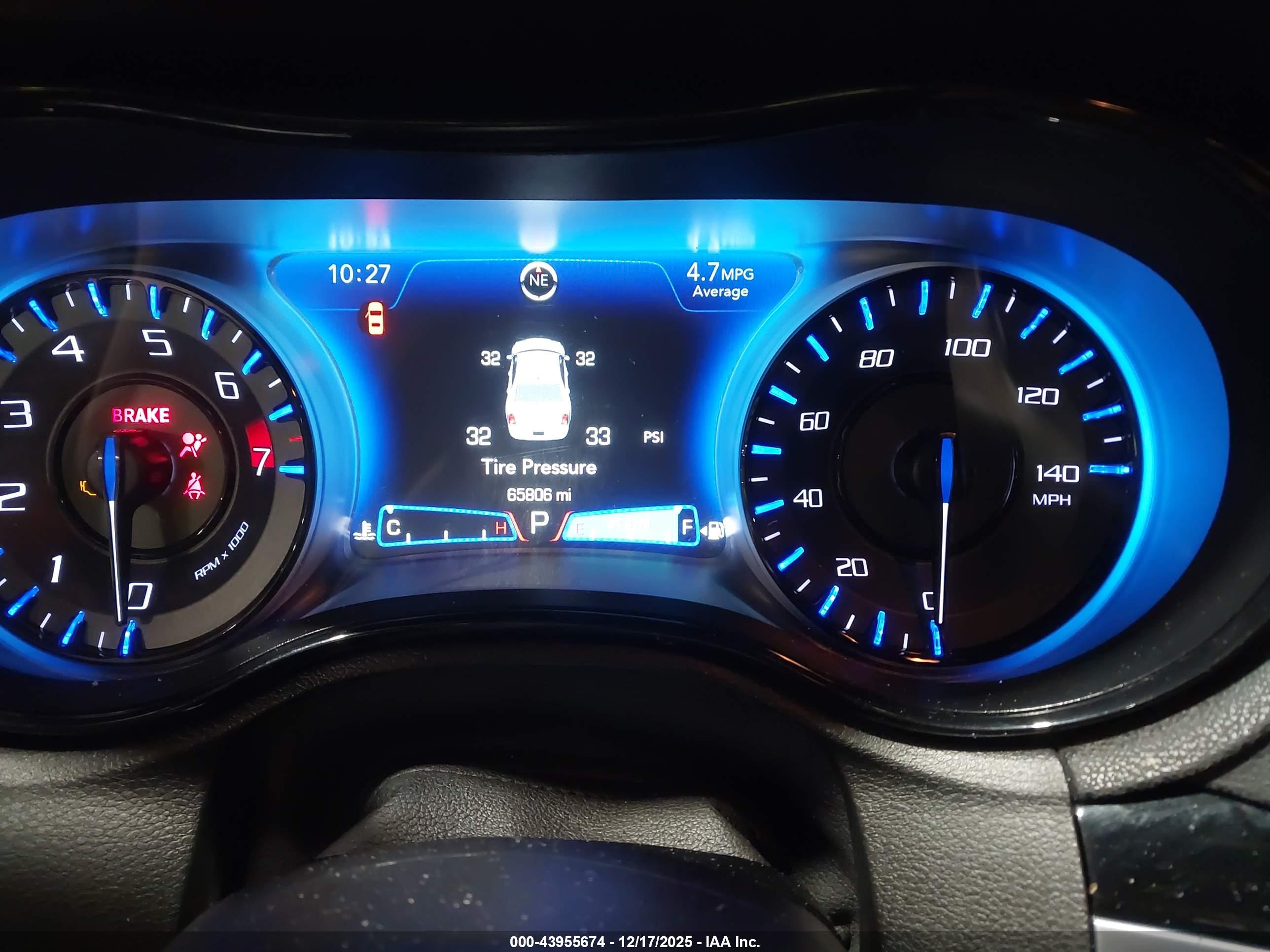 CHRYSLER 300 image 7