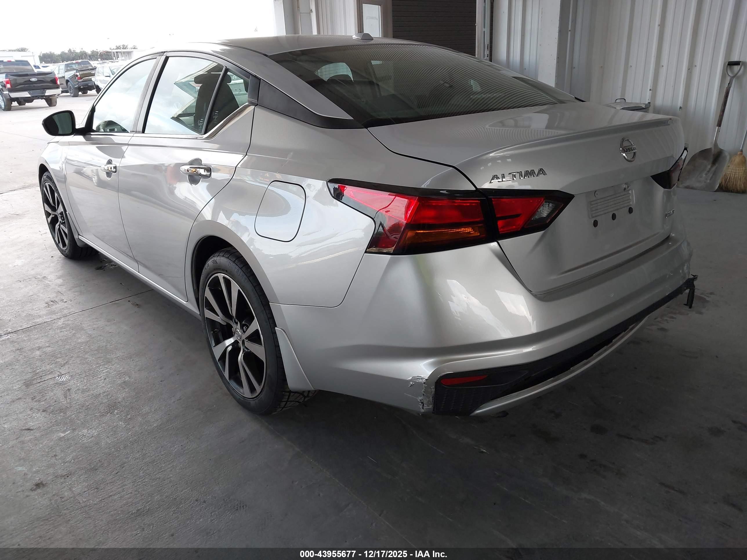 NISSAN ALTIMA image 3