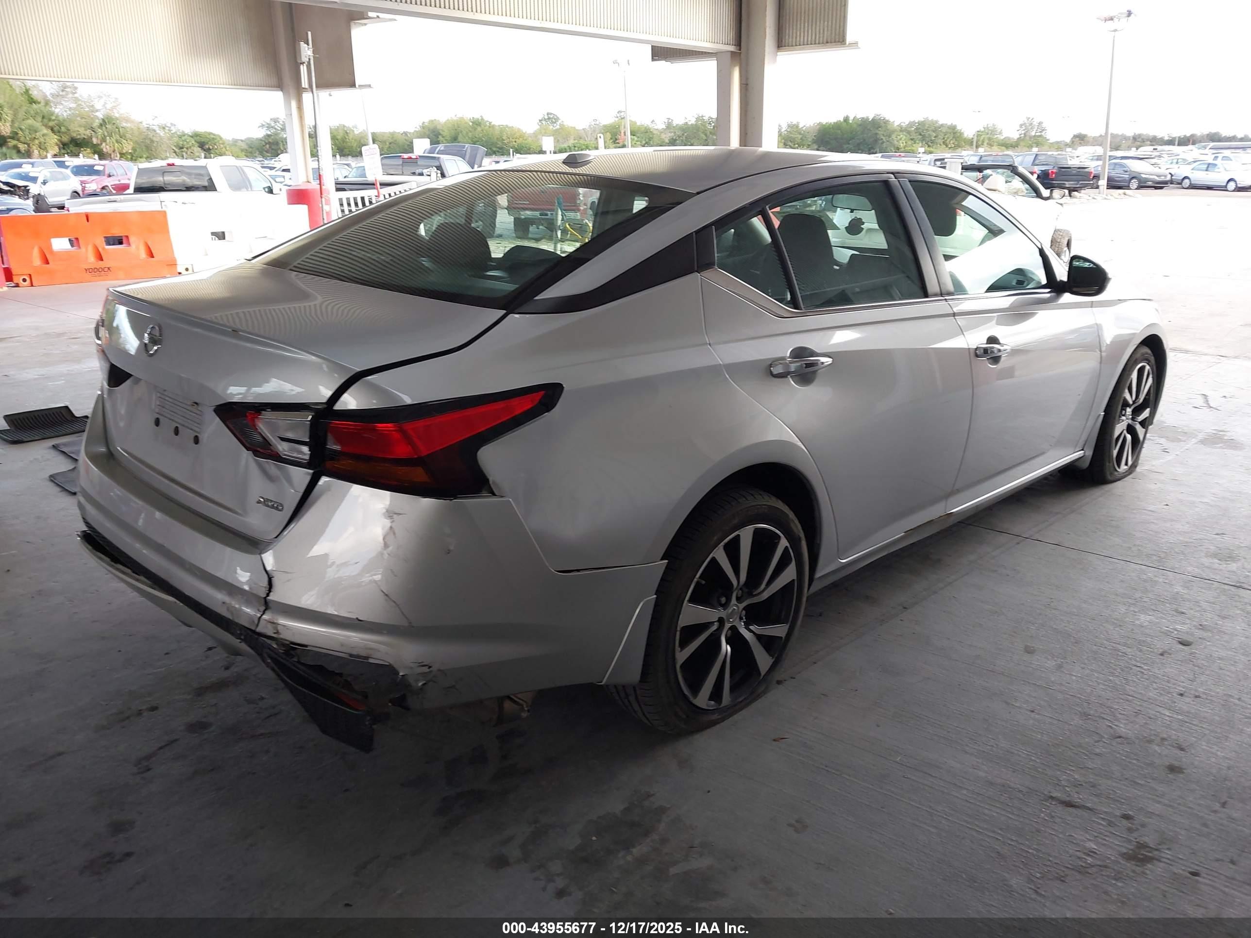 NISSAN ALTIMA image 4