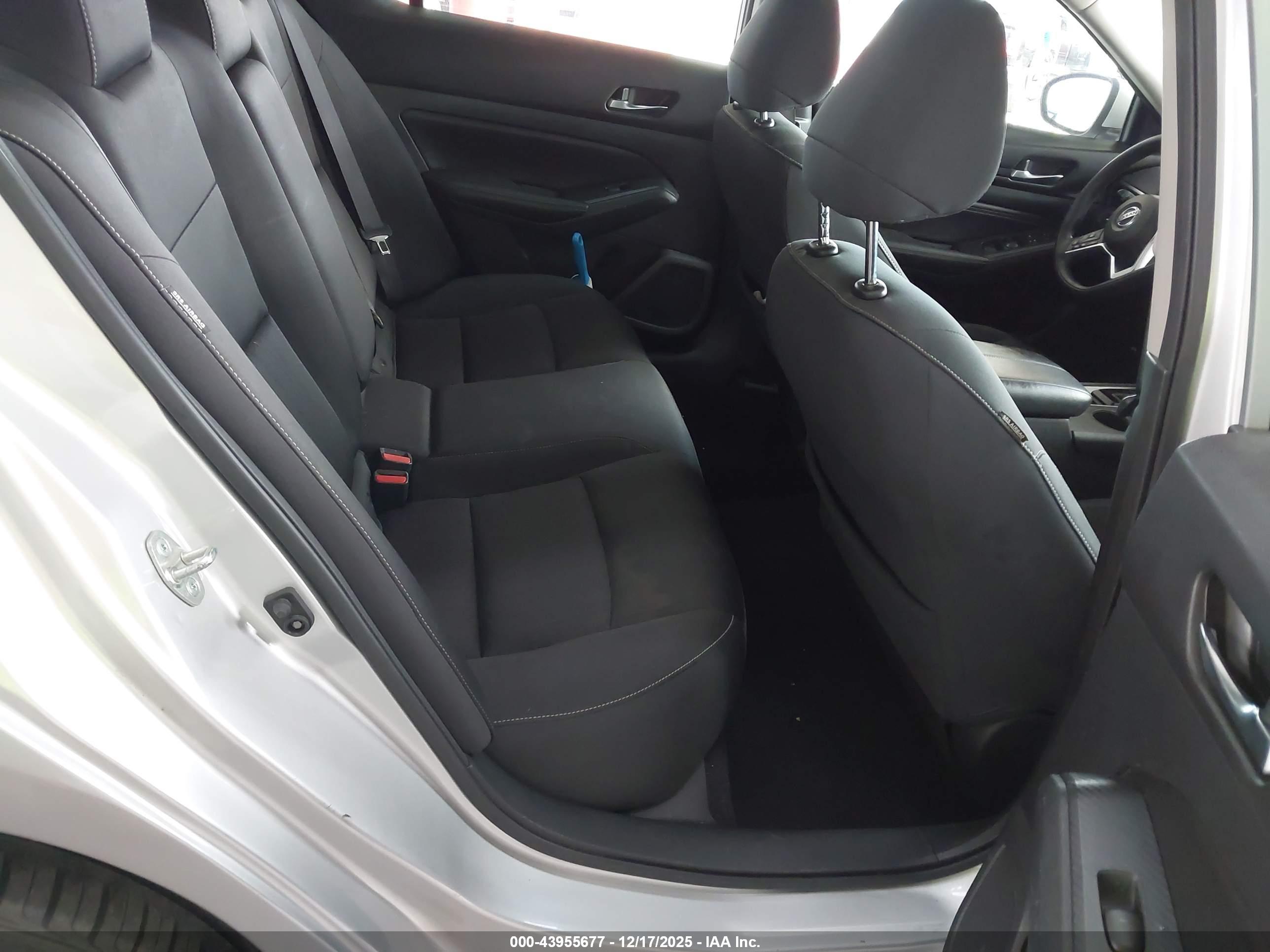 NISSAN ALTIMA image 8