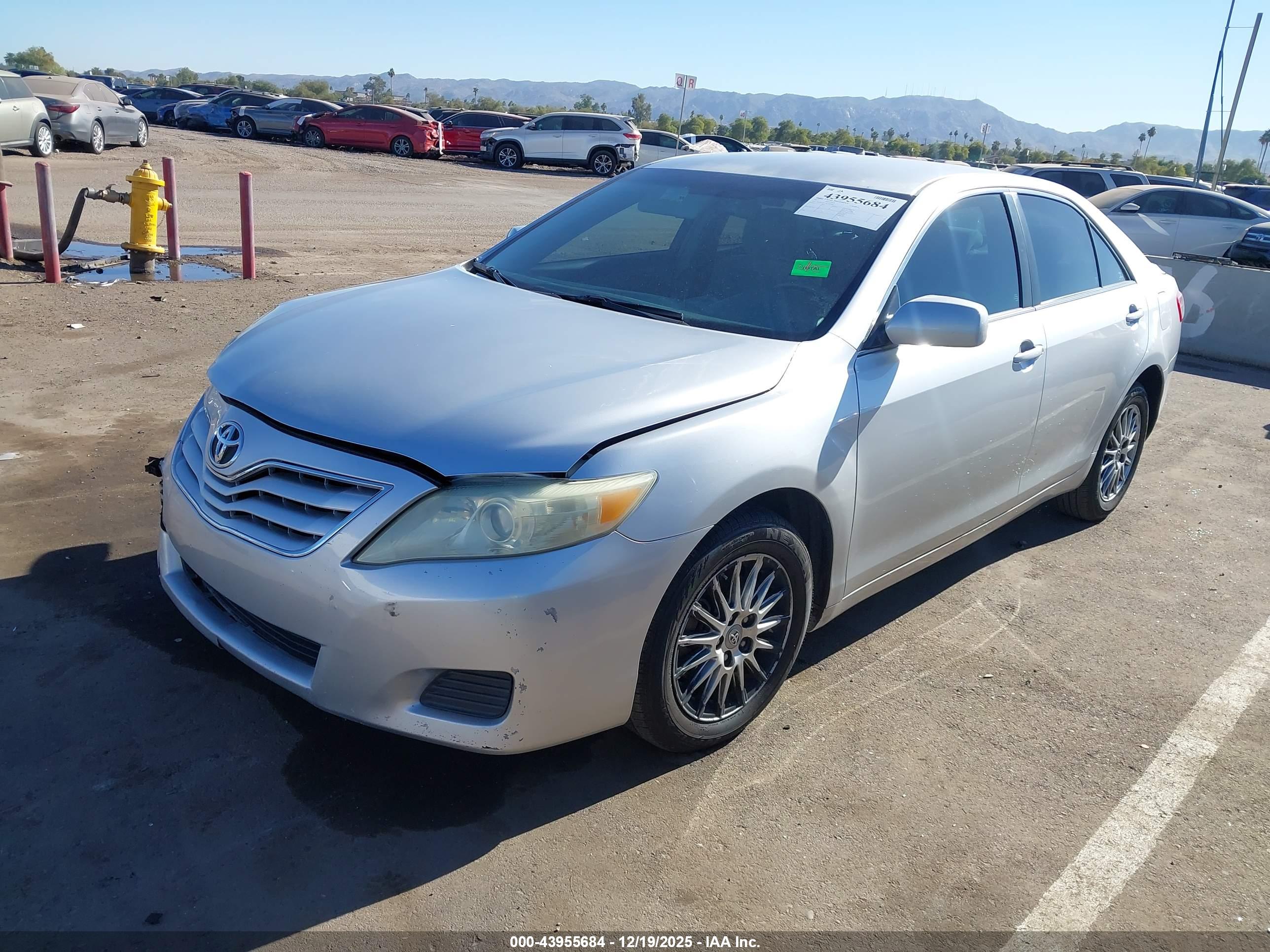 TOYOTA CAMRY image 2