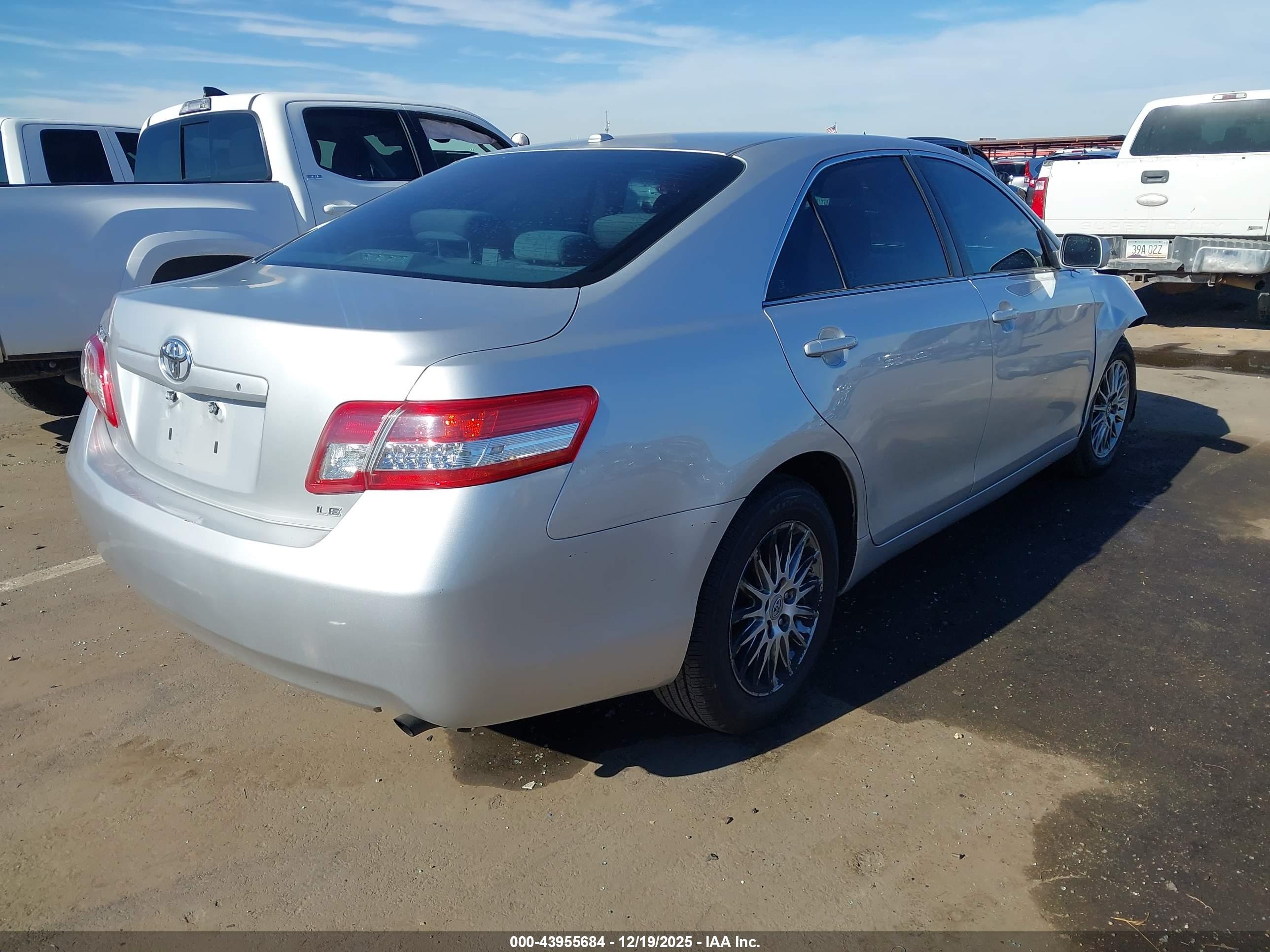 TOYOTA CAMRY image 4