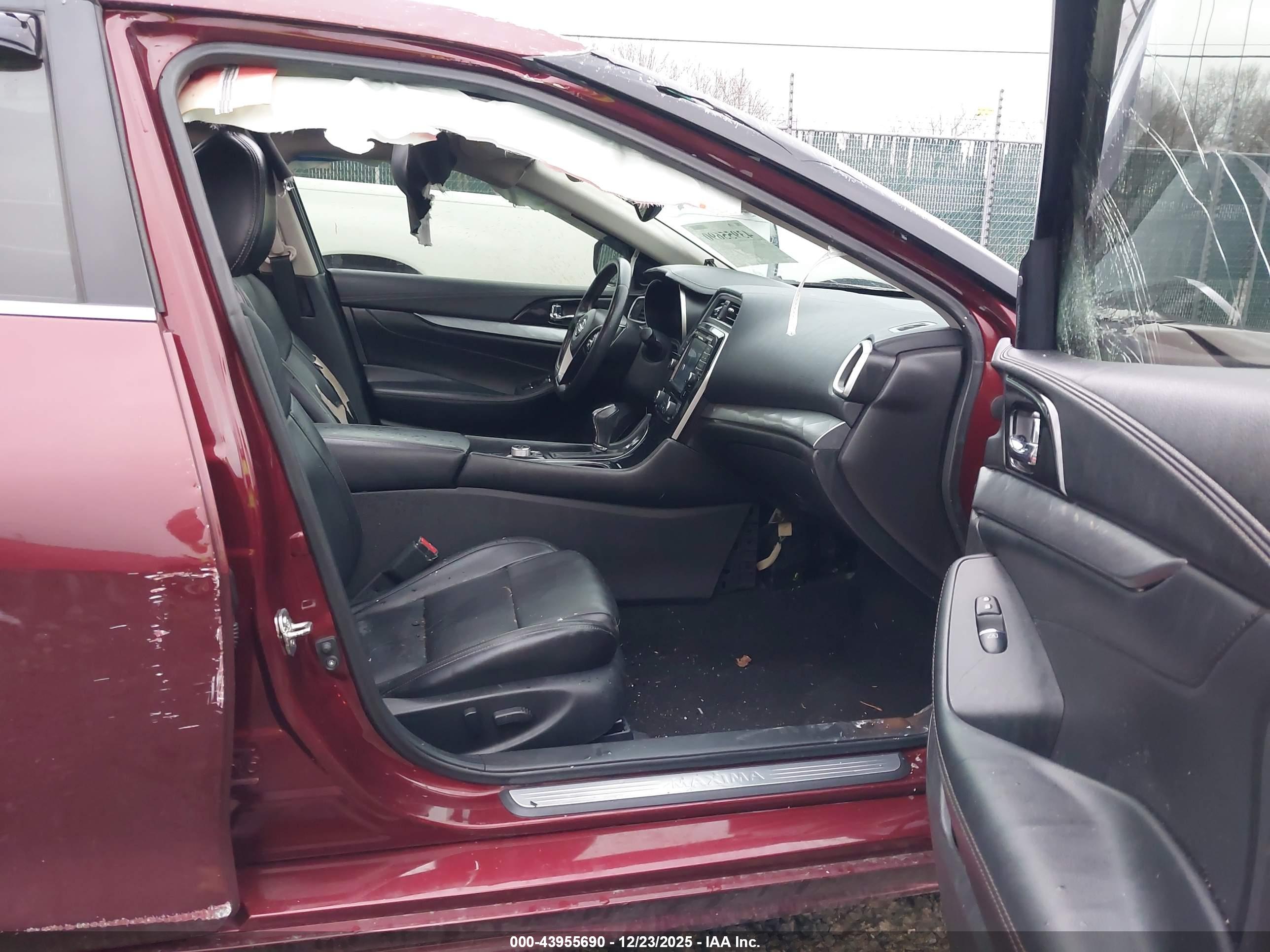 NISSAN MAXIMA image 5