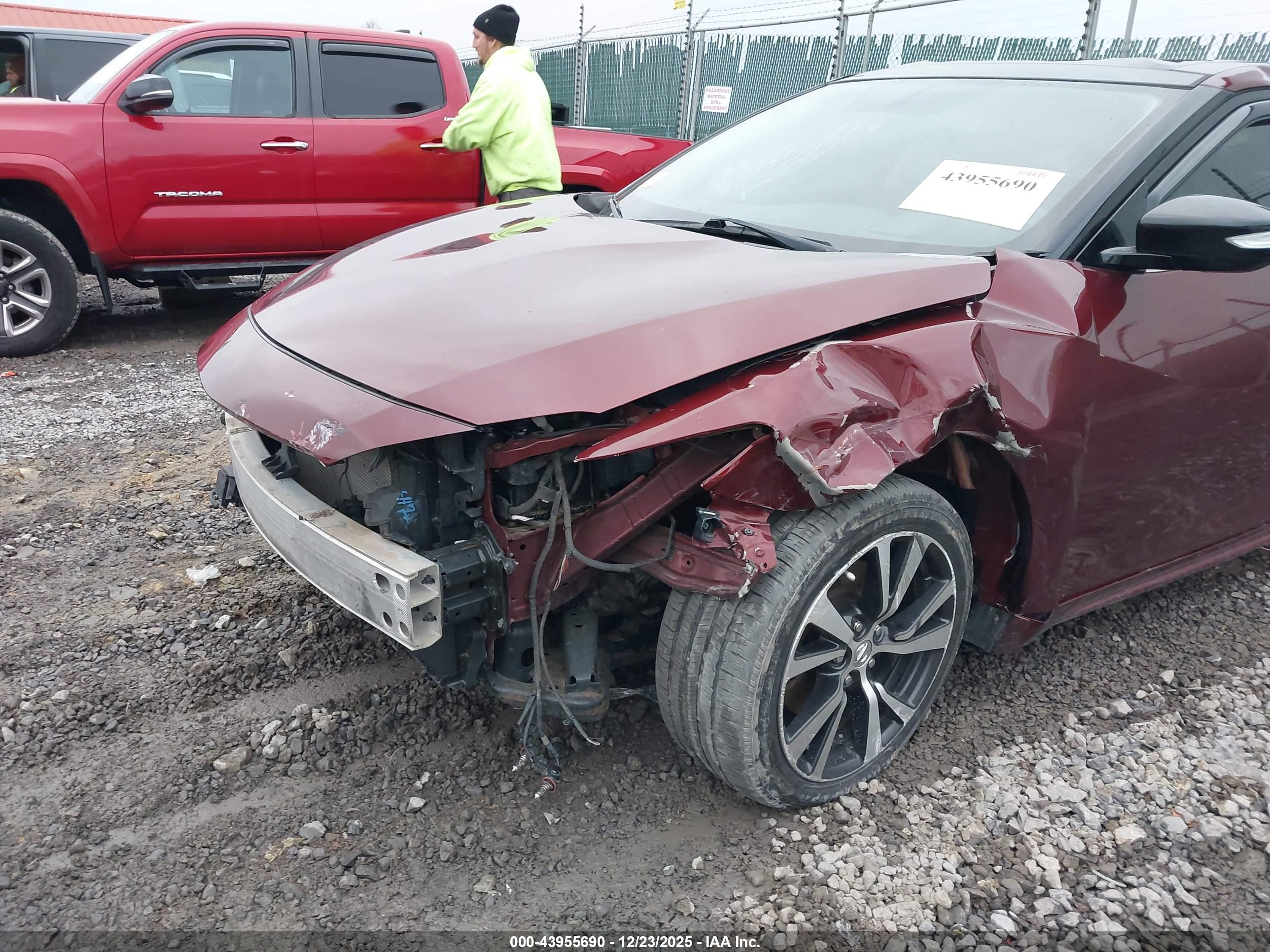 NISSAN MAXIMA image 6