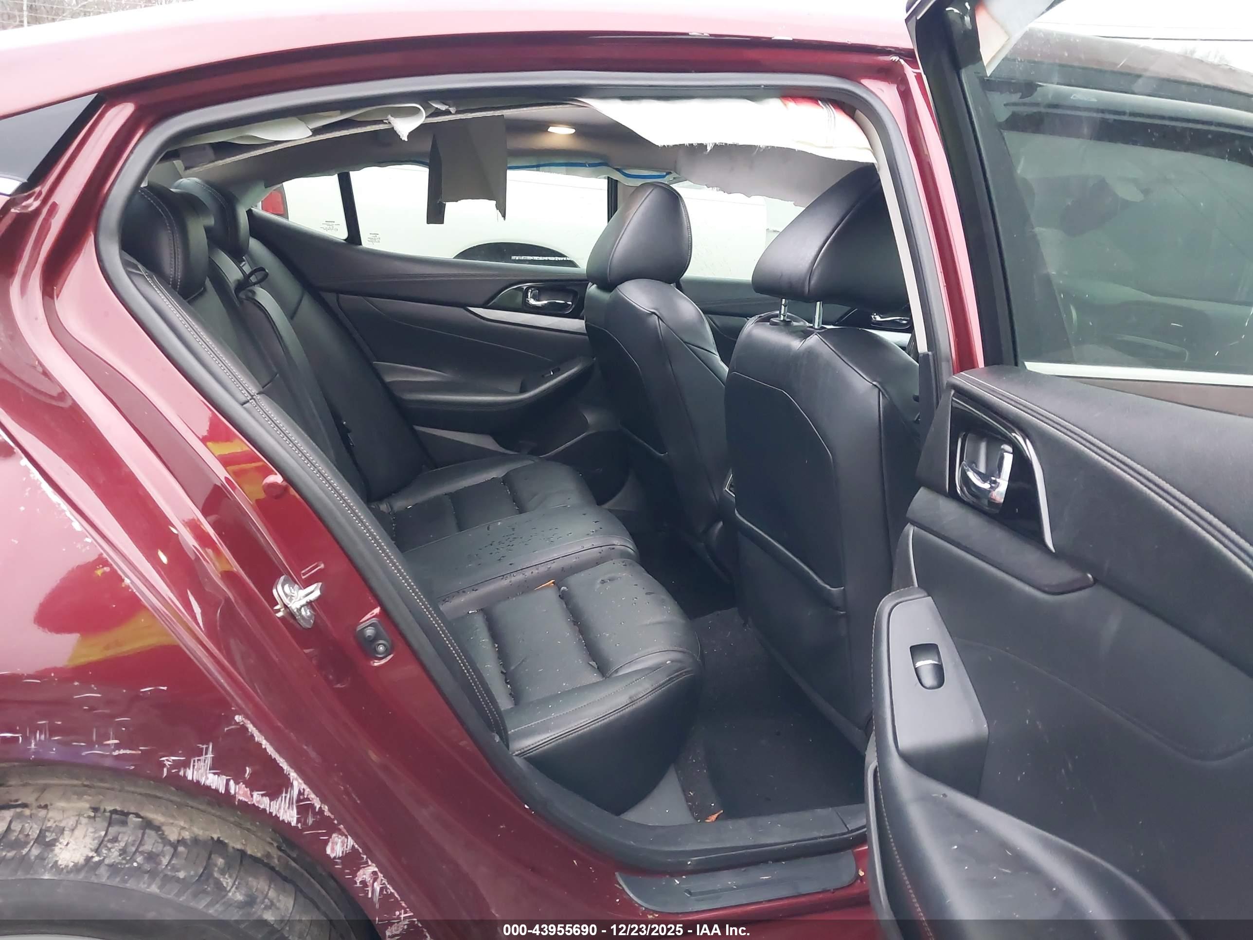 NISSAN MAXIMA image 8
