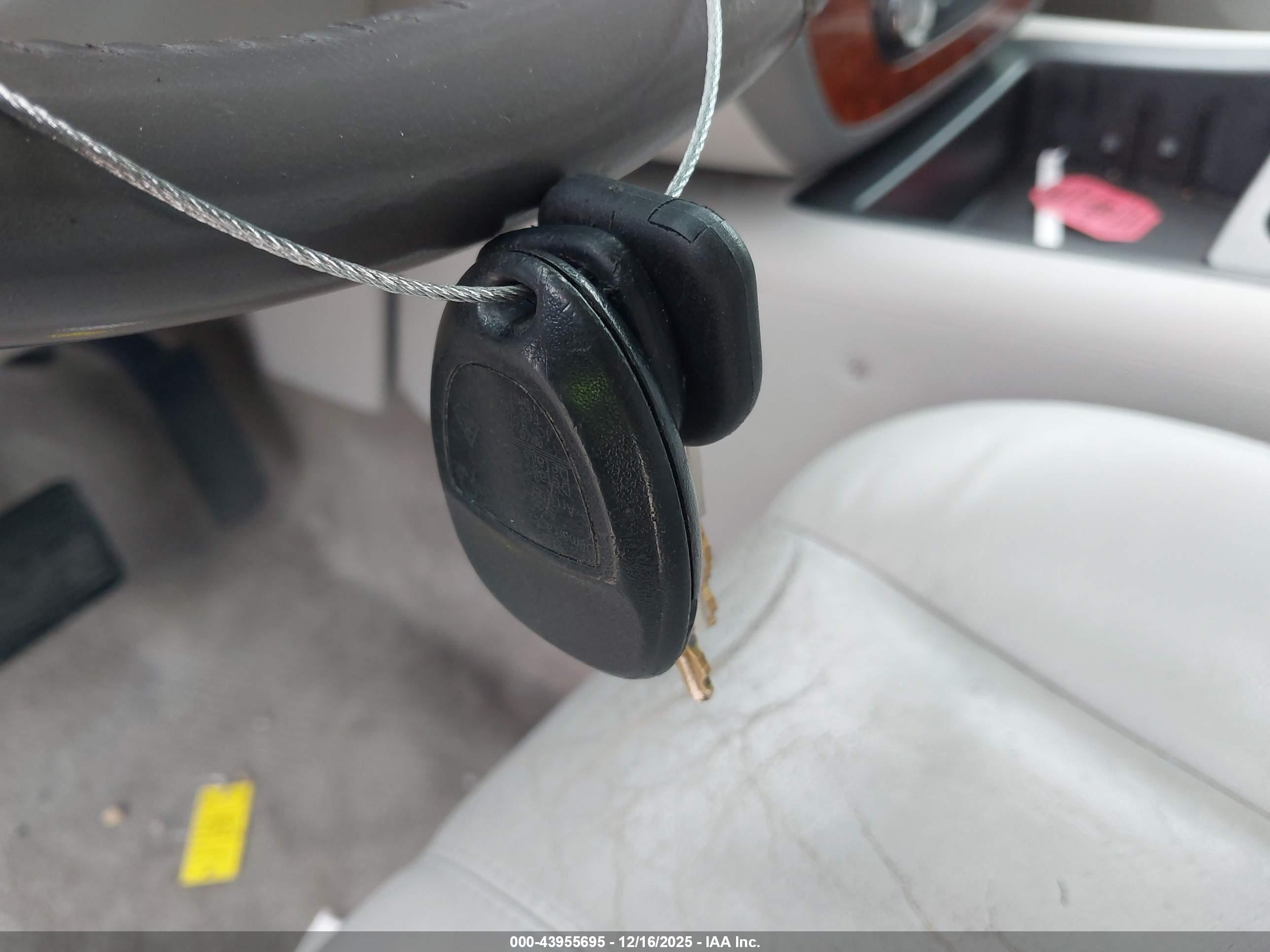 CHEVROLET SUBURBAN image 11