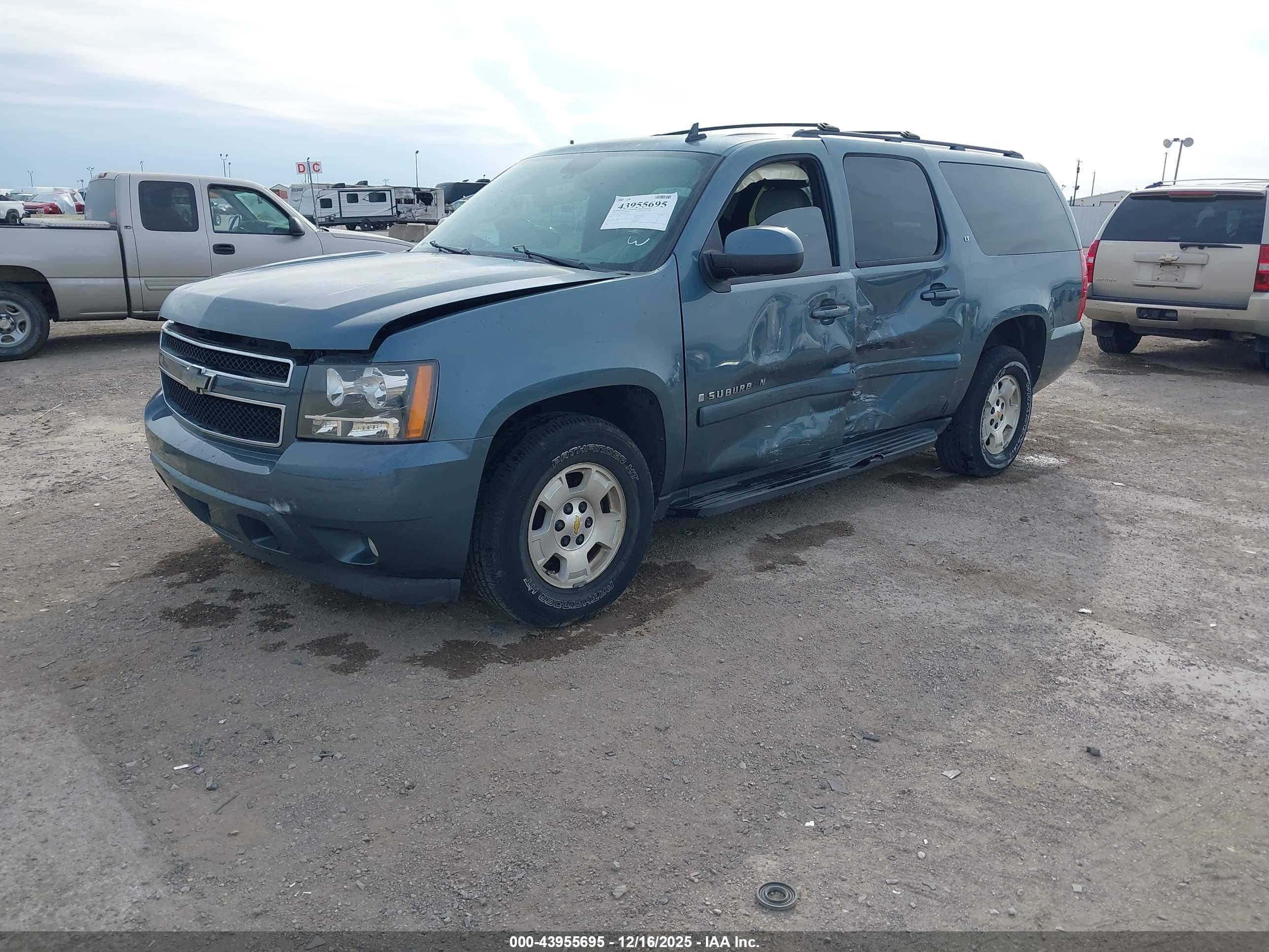 CHEVROLET SUBURBAN image 2