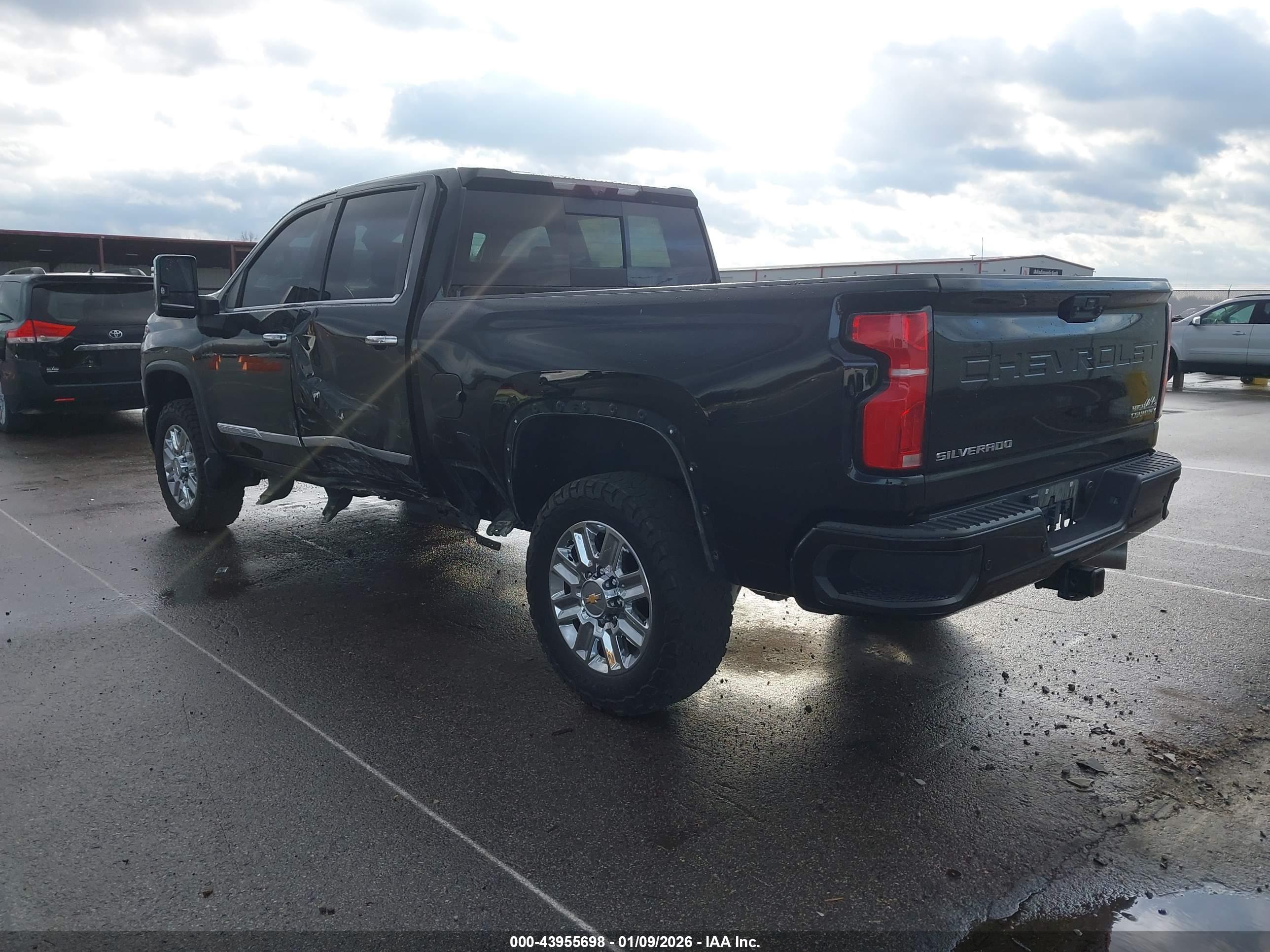 CHEVROLET SILVERADO image 3