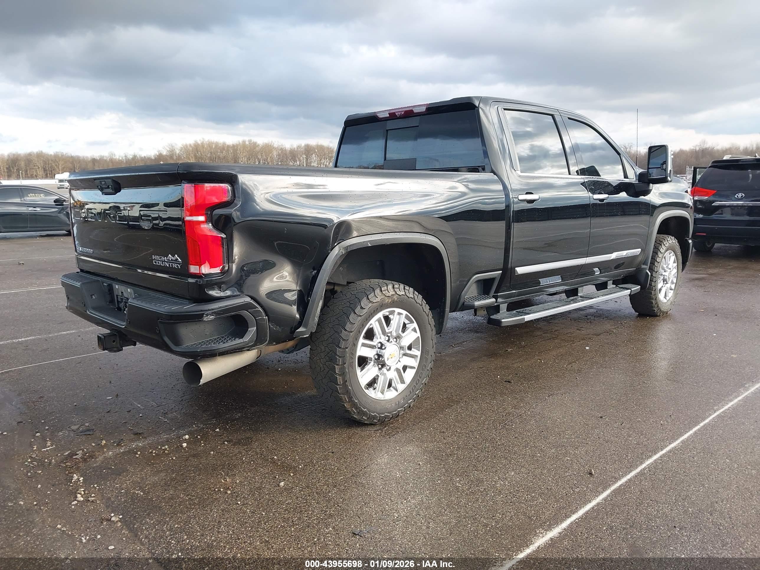 CHEVROLET SILVERADO image 4