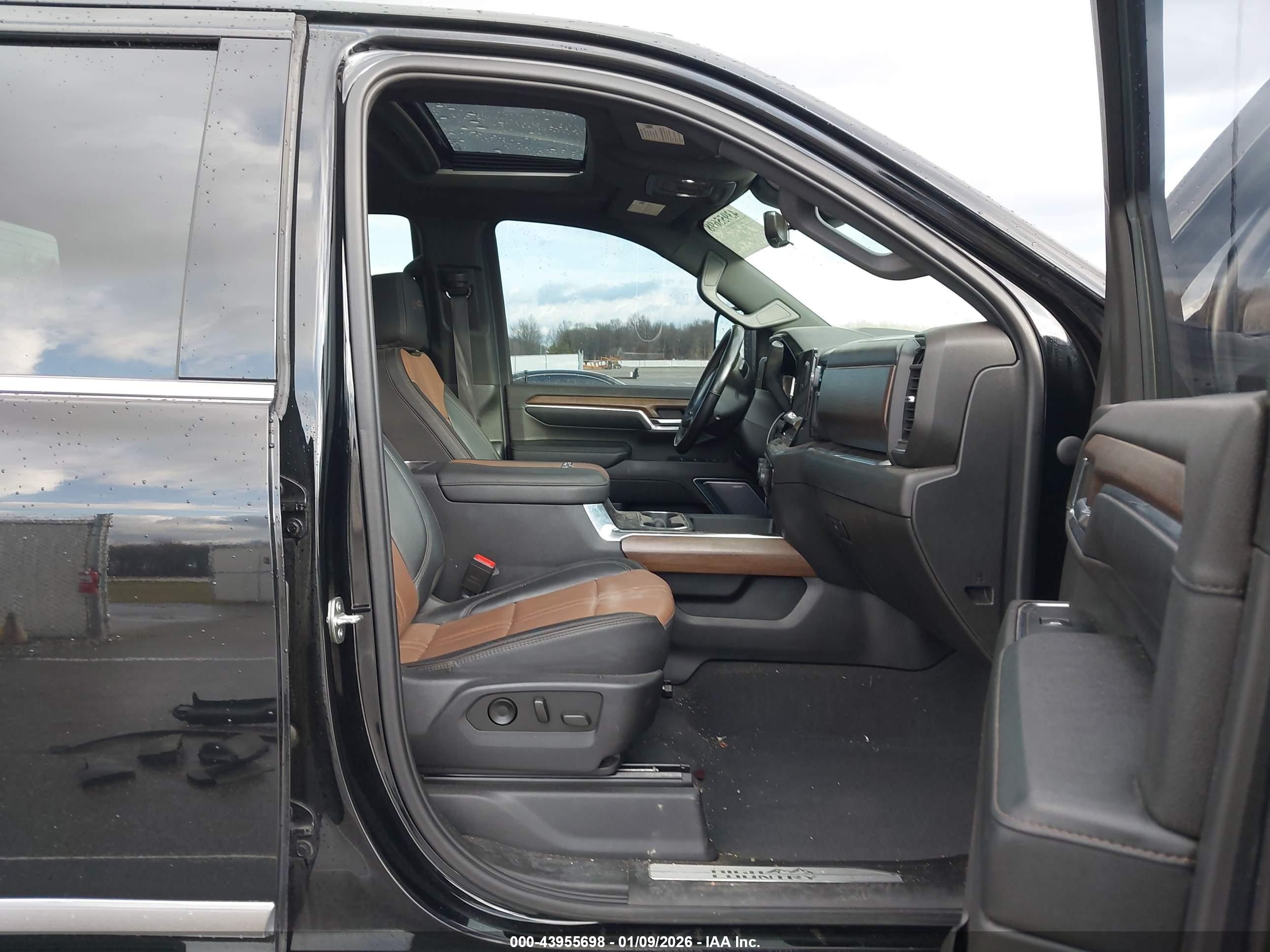 CHEVROLET SILVERADO image 7