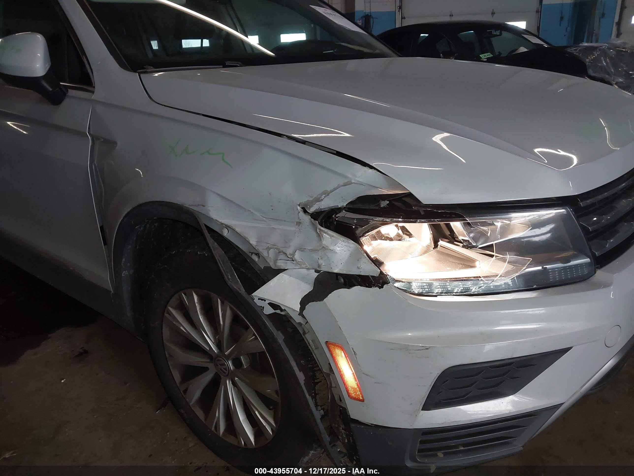 VOLKSWAGEN TIGUAN image 6