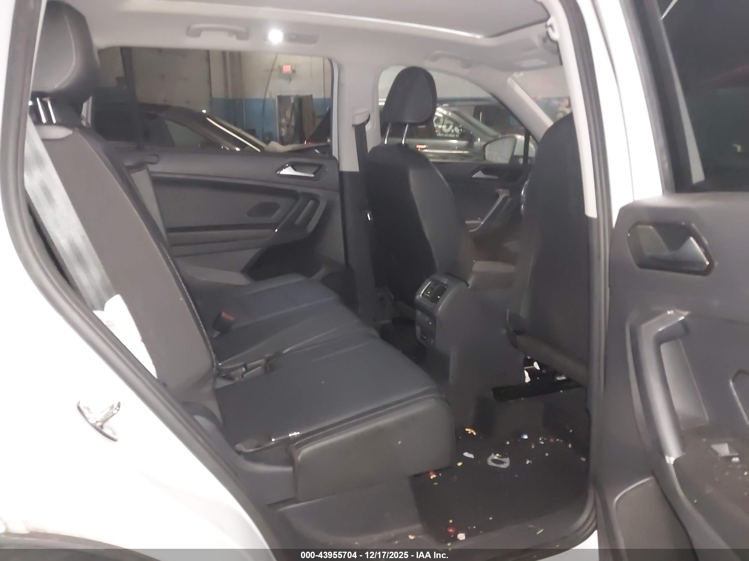 VOLKSWAGEN TIGUAN image 8