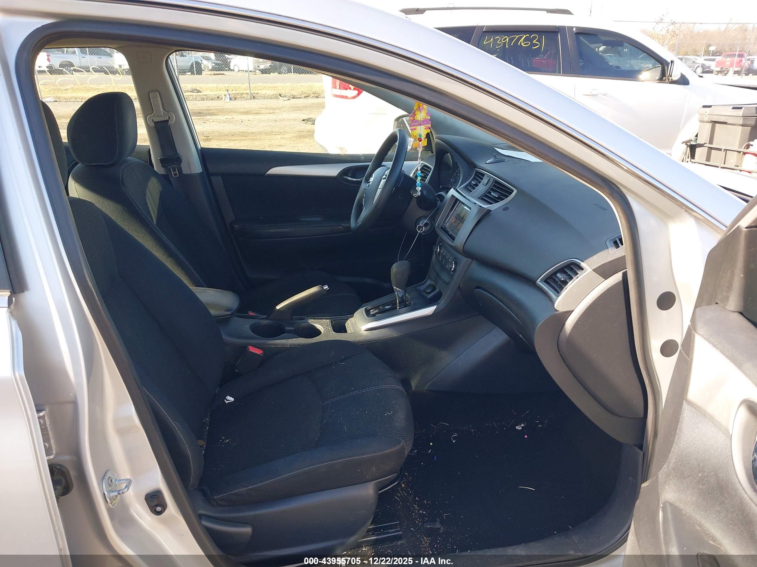 NISSAN SENTRA image 5