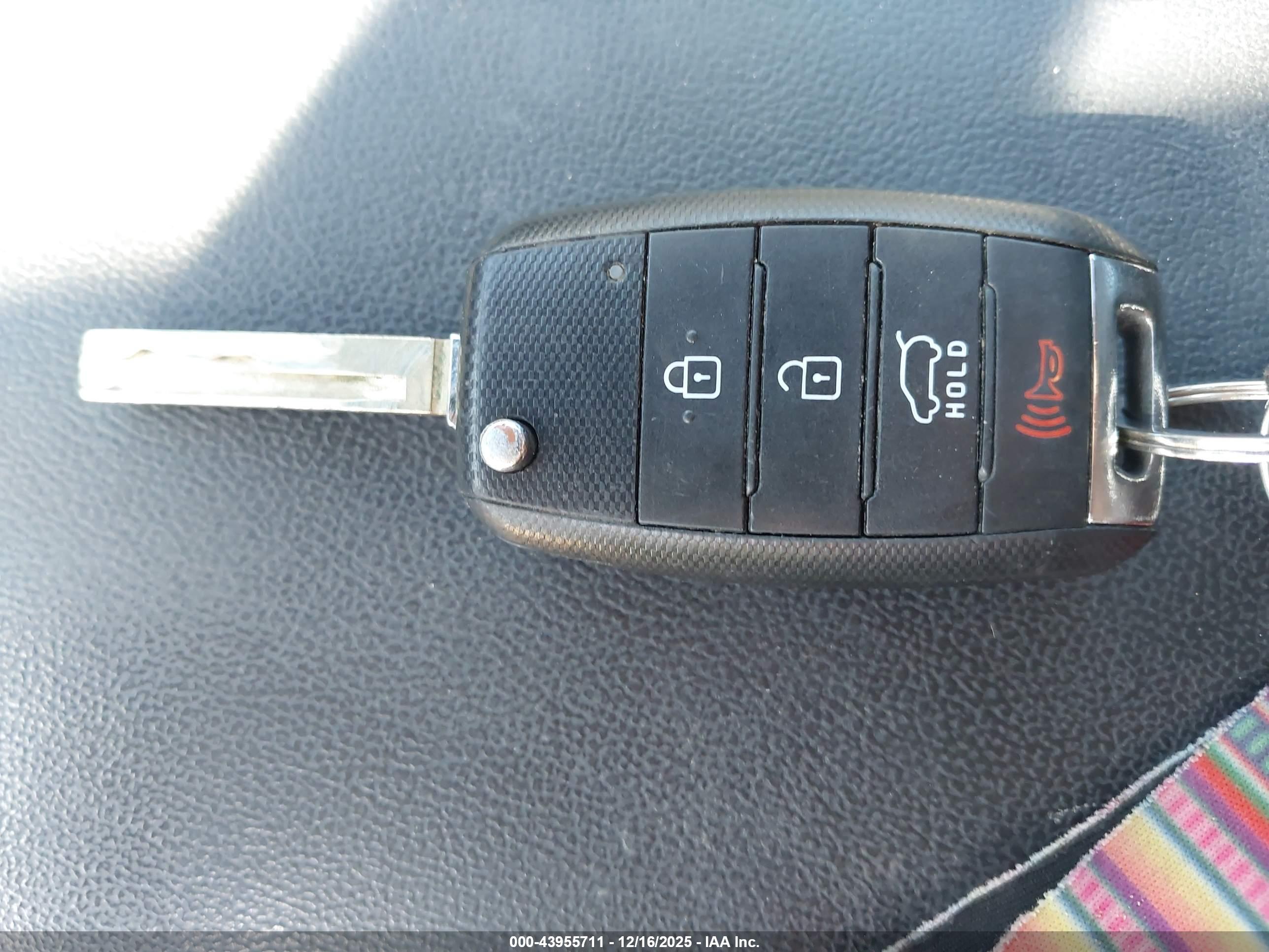 KIA SORENTO image 11