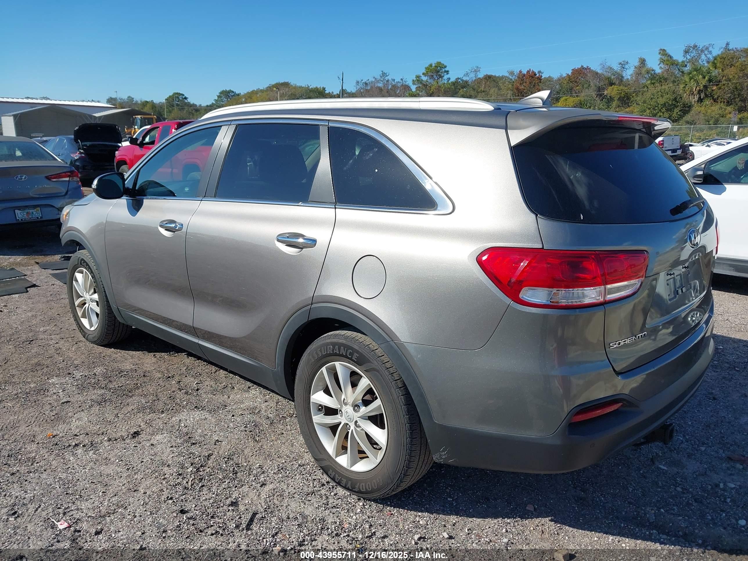 KIA SORENTO image 3