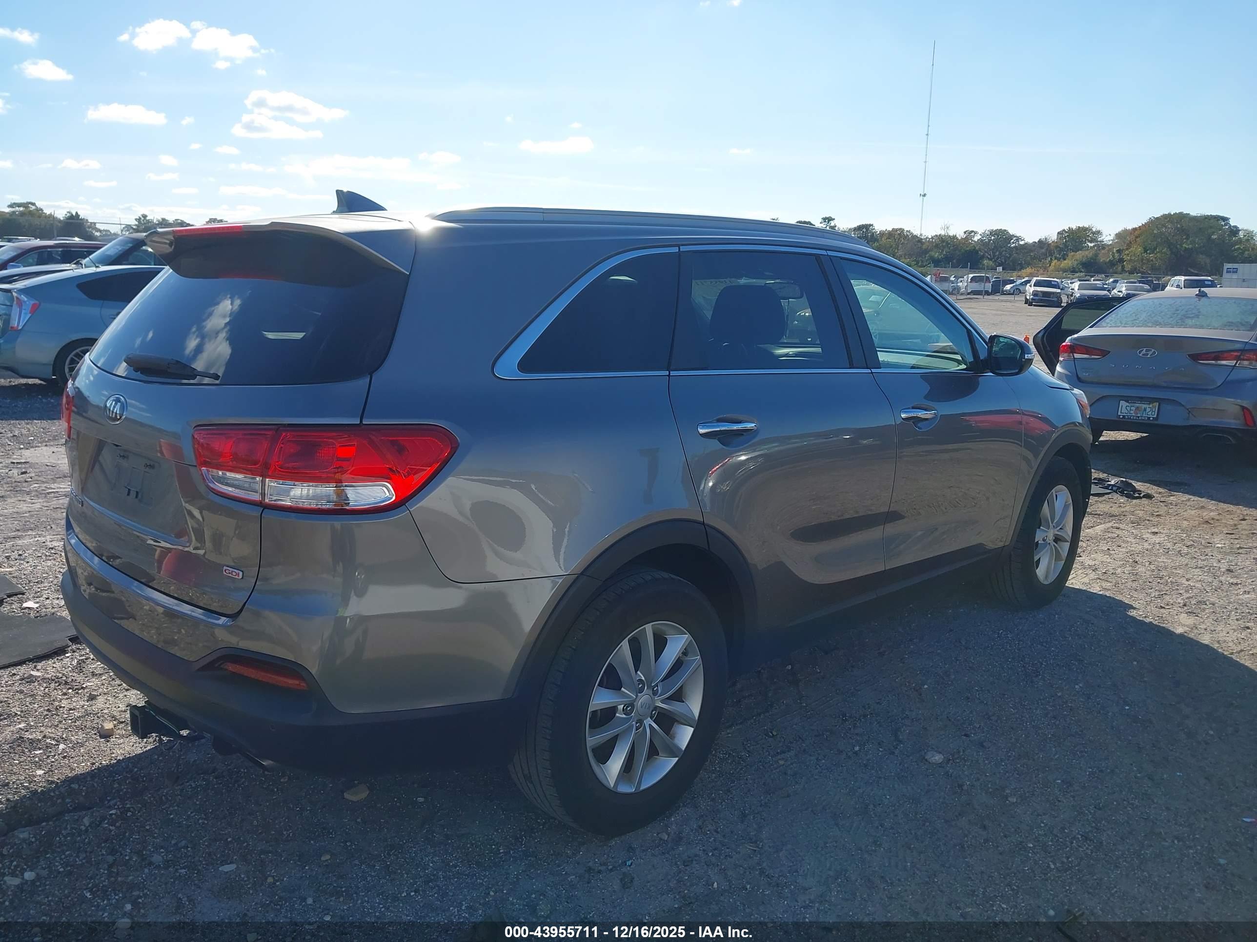 KIA SORENTO image 4
