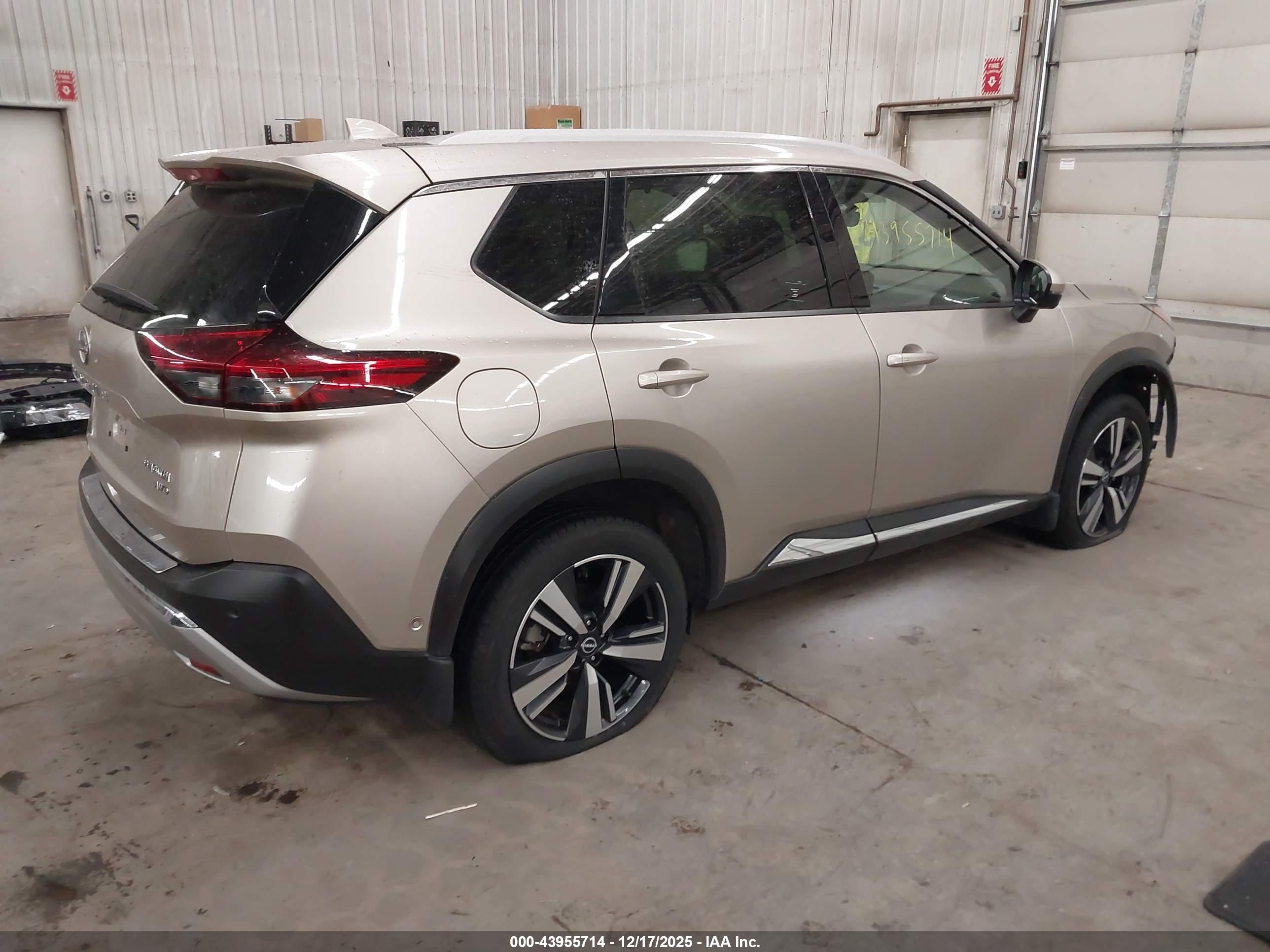 NISSAN ROGUE image 4