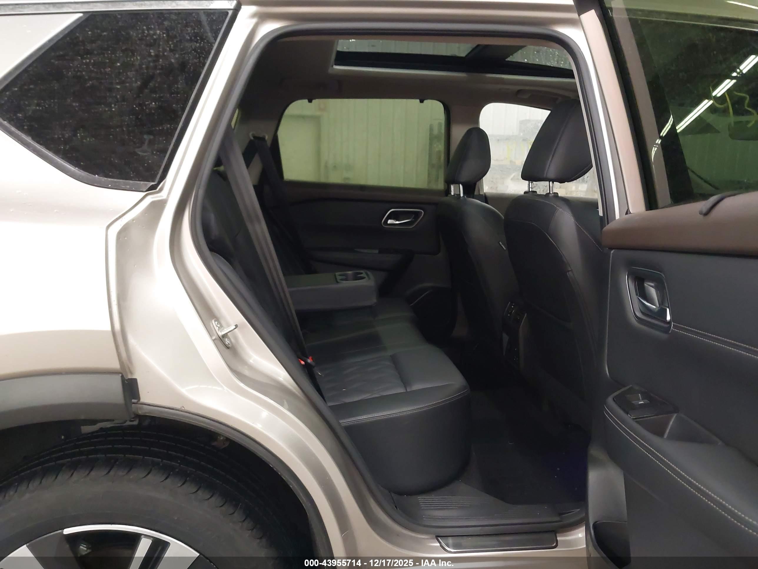 NISSAN ROGUE image 8
