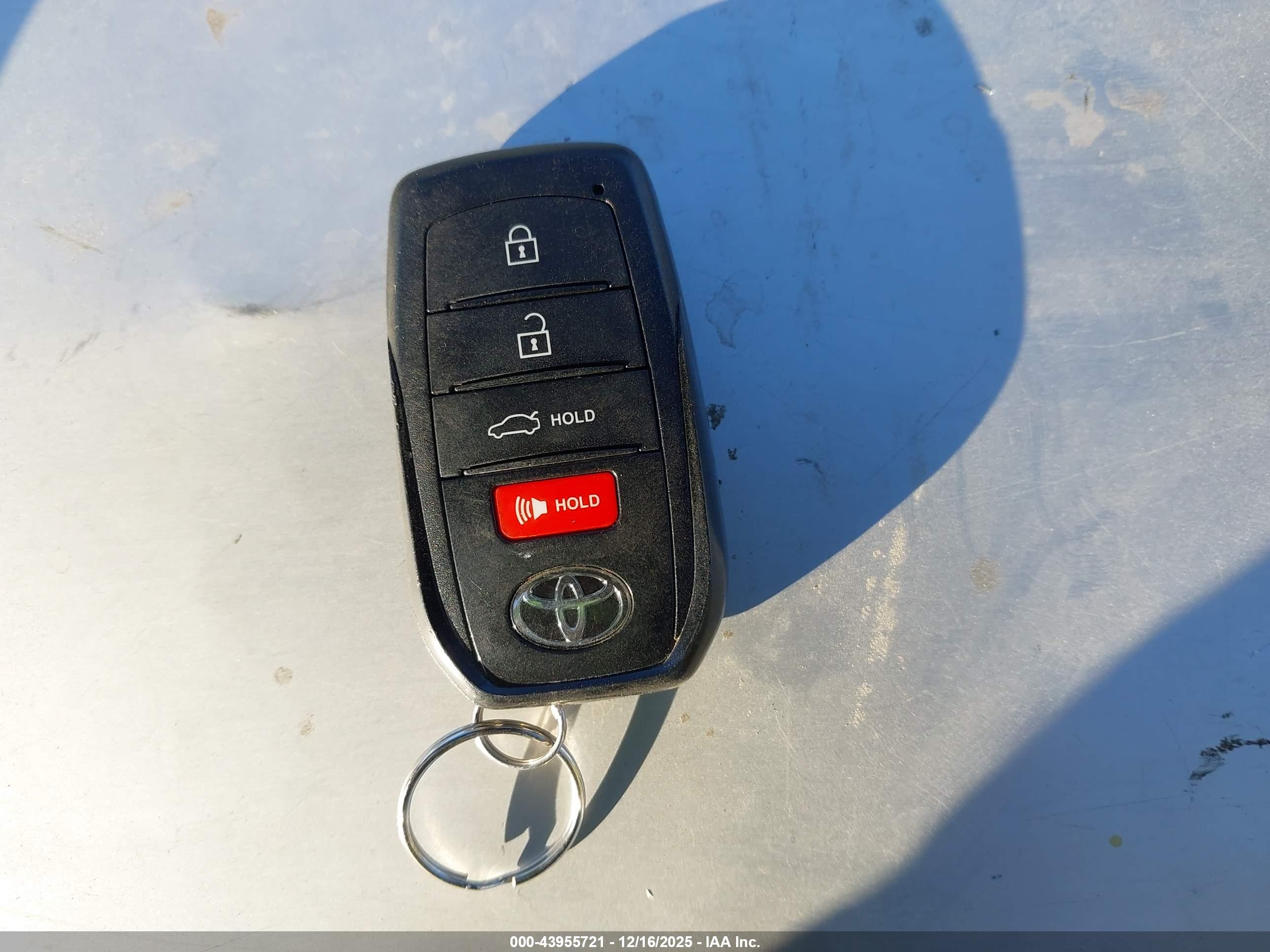 TOYOTA CAMRY image 11