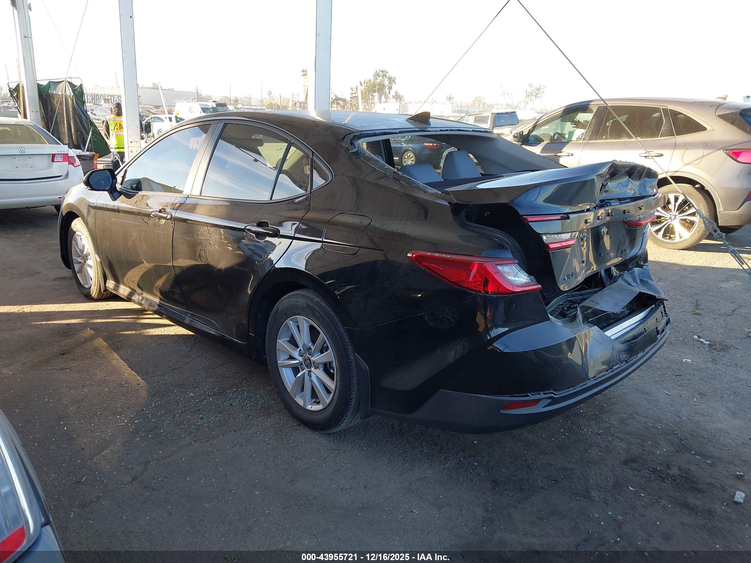 TOYOTA CAMRY image 3