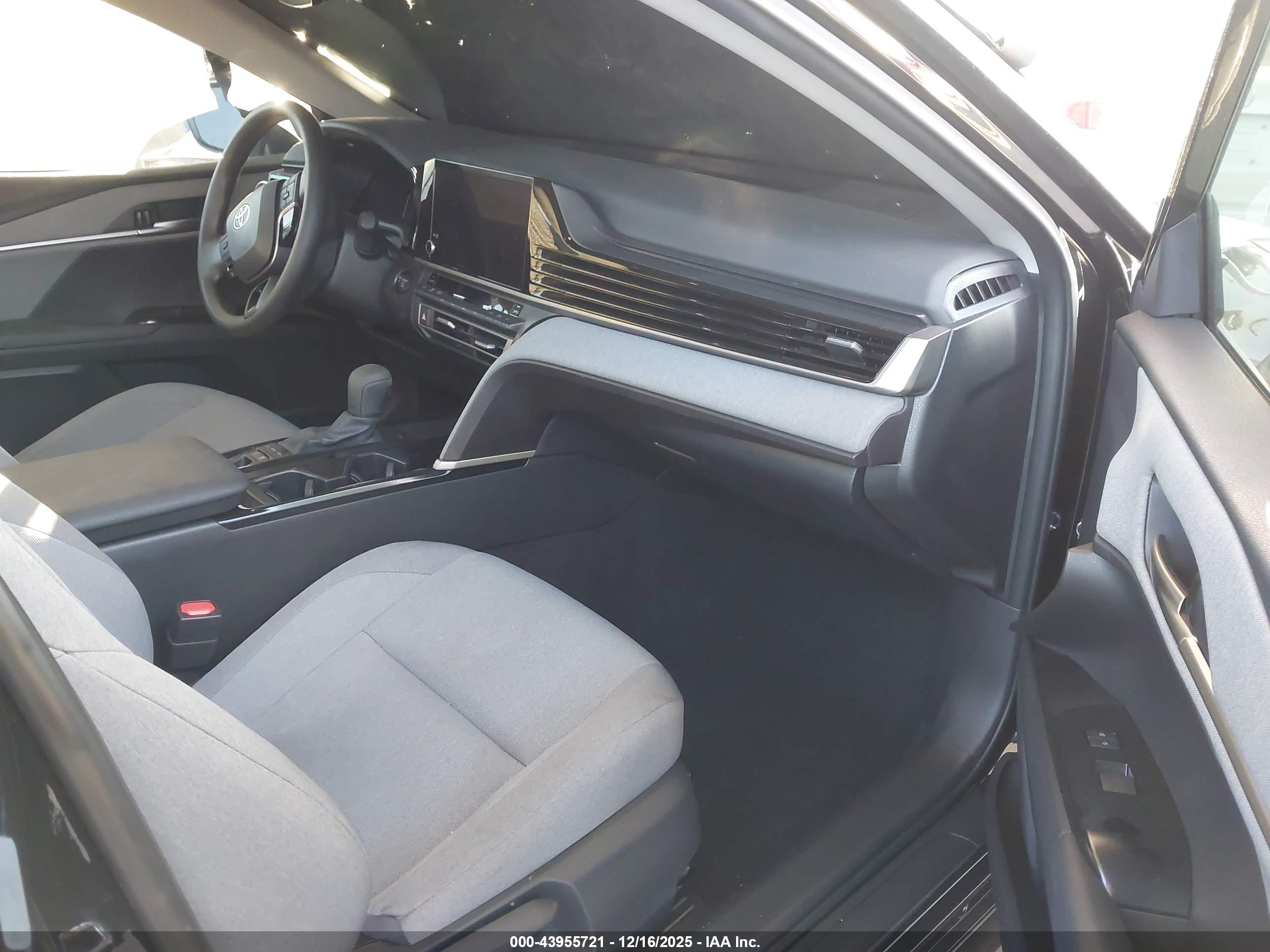 TOYOTA CAMRY image 5