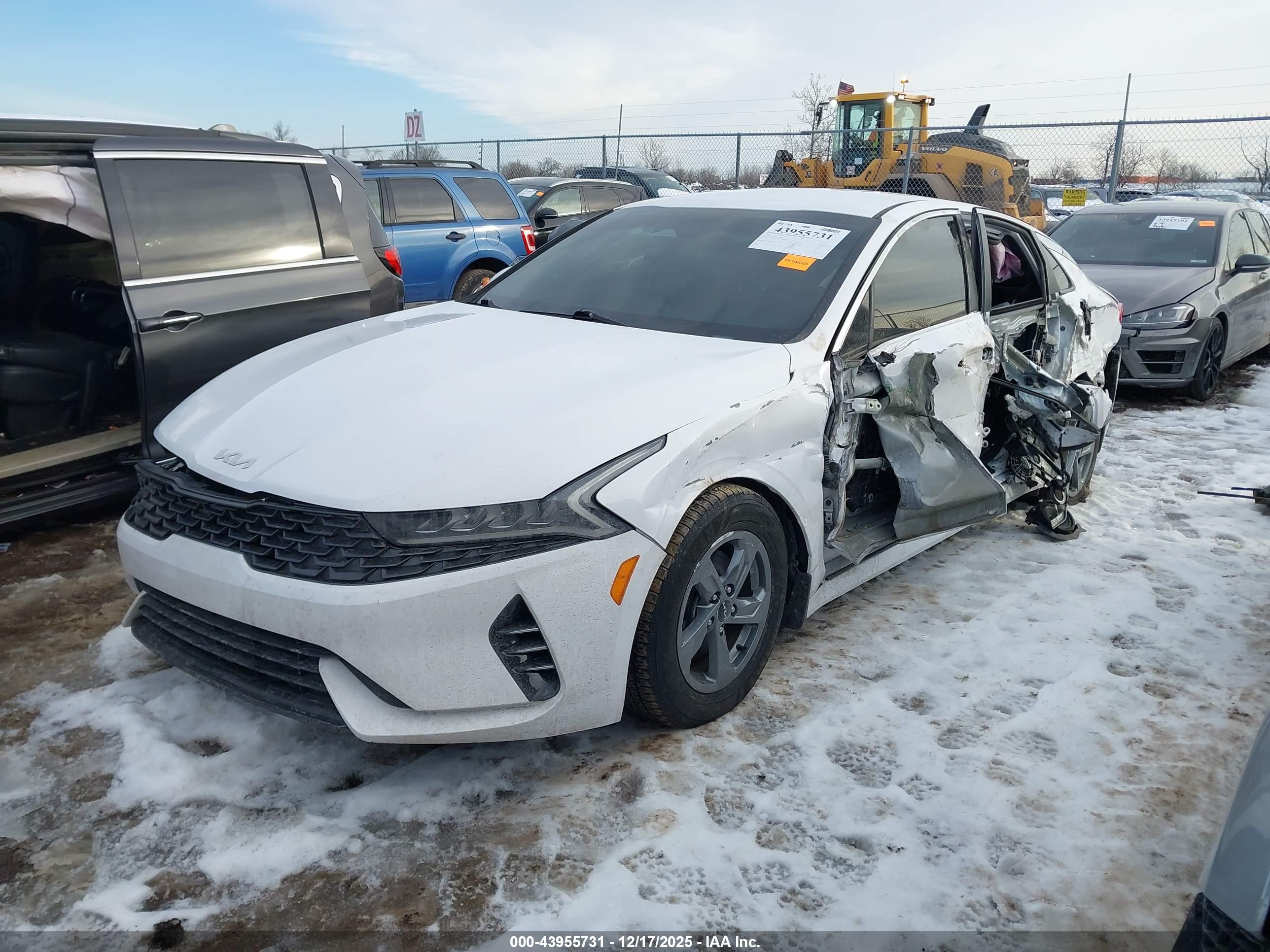 KIA K5 image 2