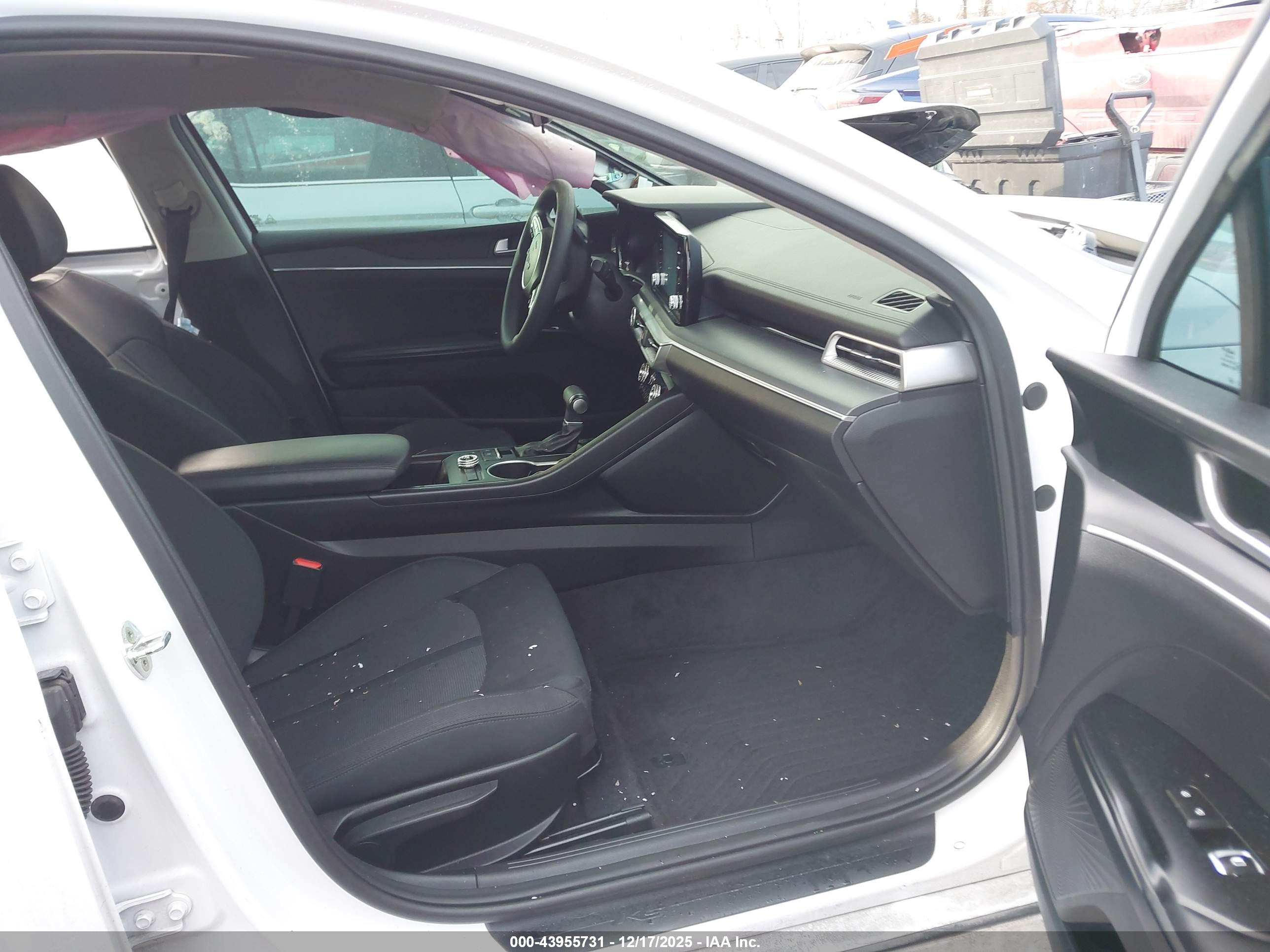 KIA K5 image 5
