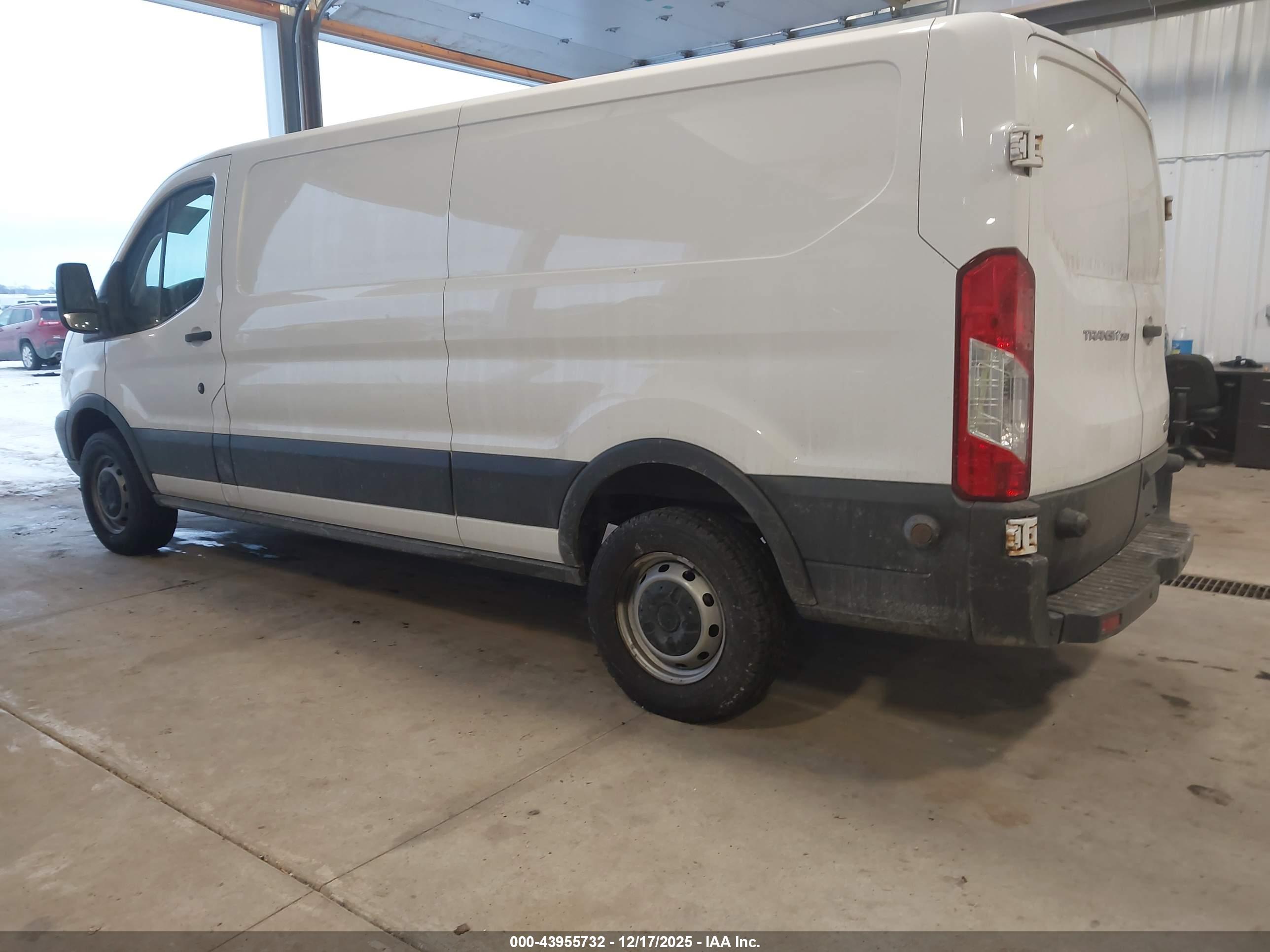 FORD TRANSIT-250 image 3