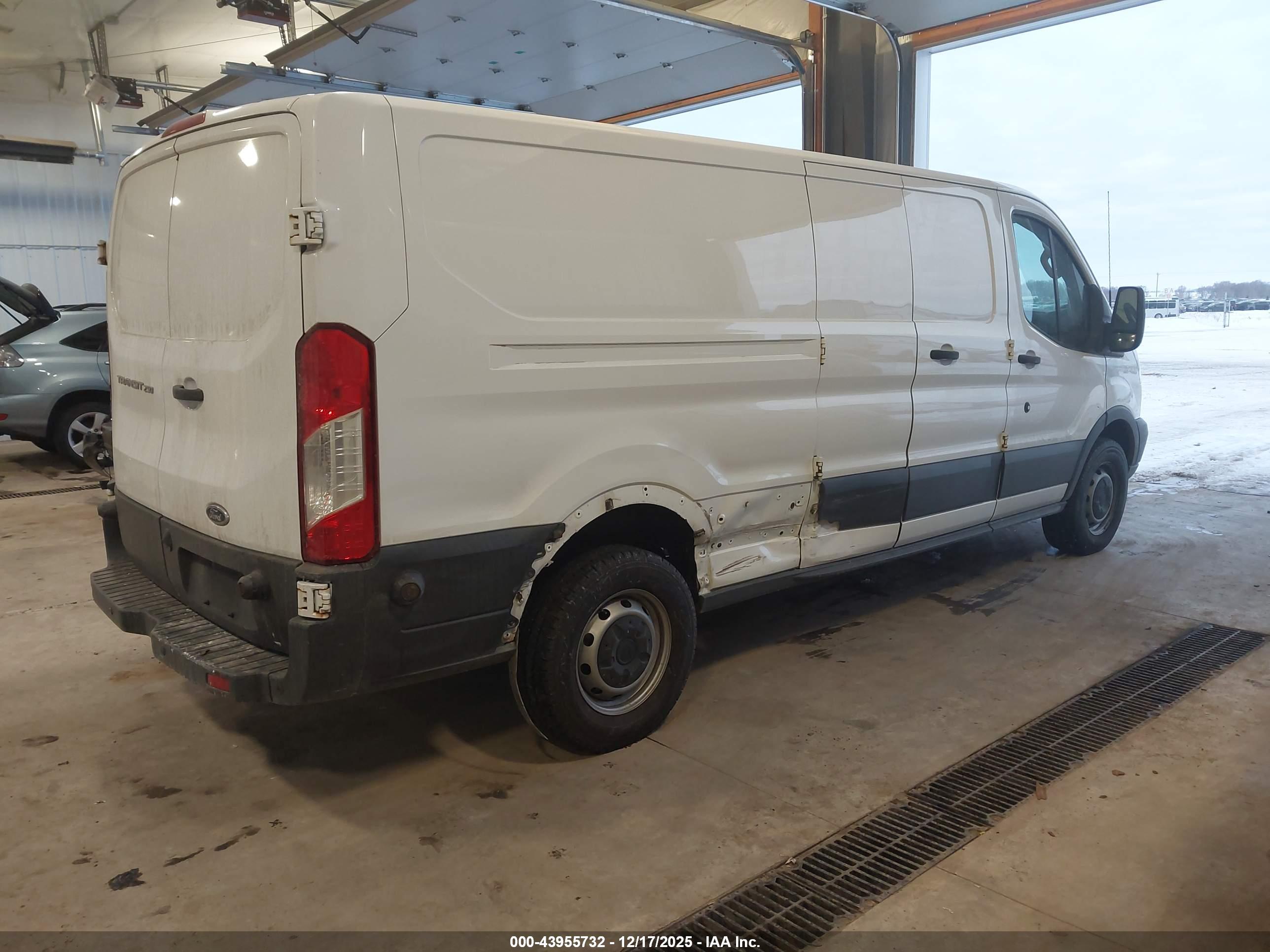FORD TRANSIT-250 image 4