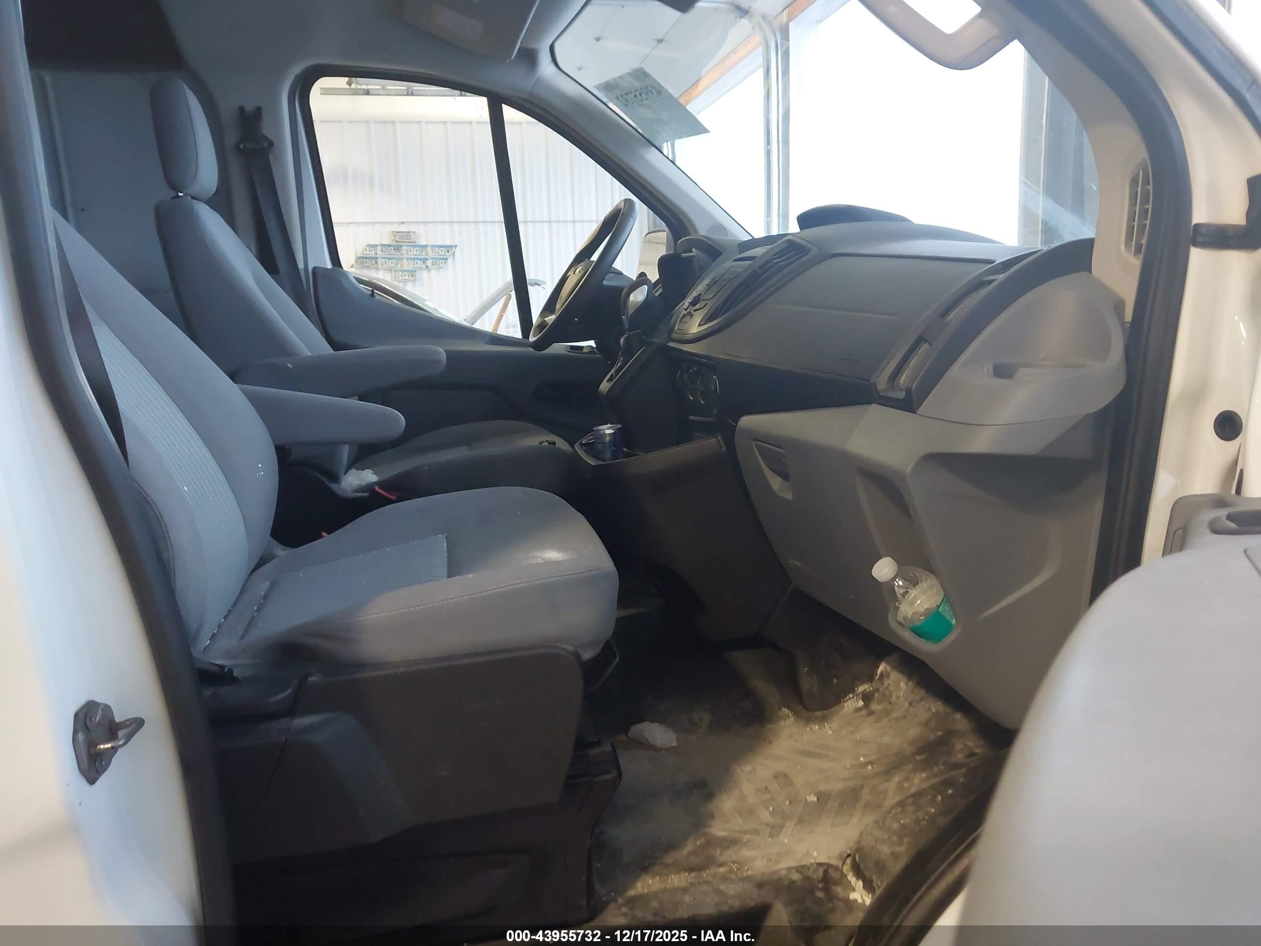 FORD TRANSIT-250 image 5