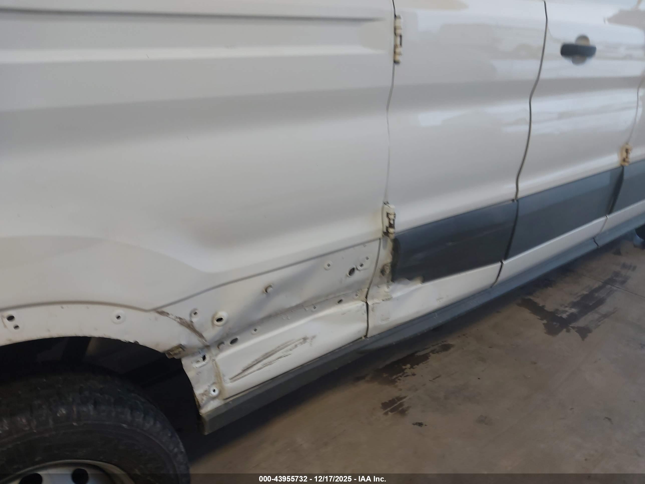FORD TRANSIT-250 image 6
