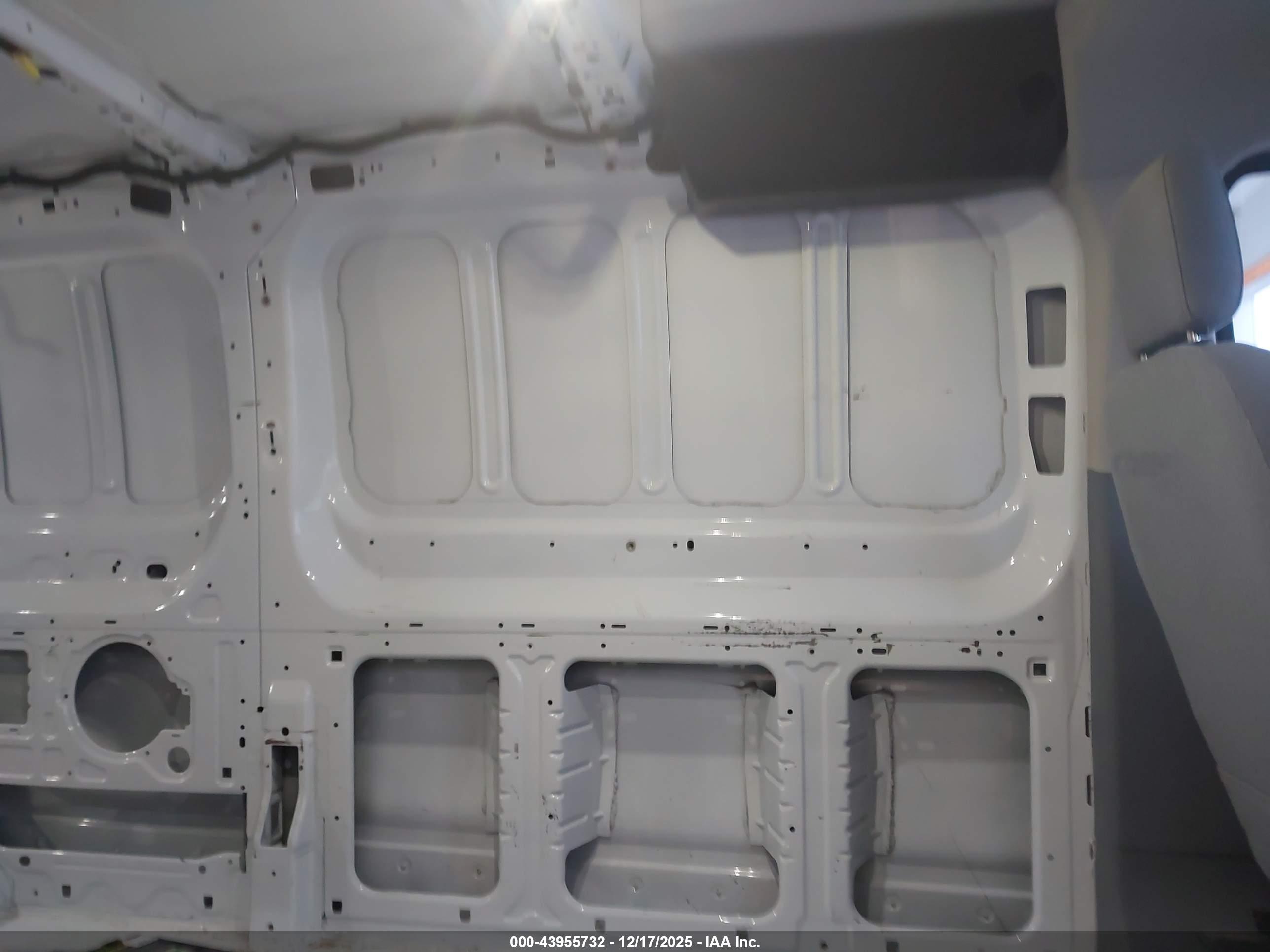 FORD TRANSIT-250 image 8
