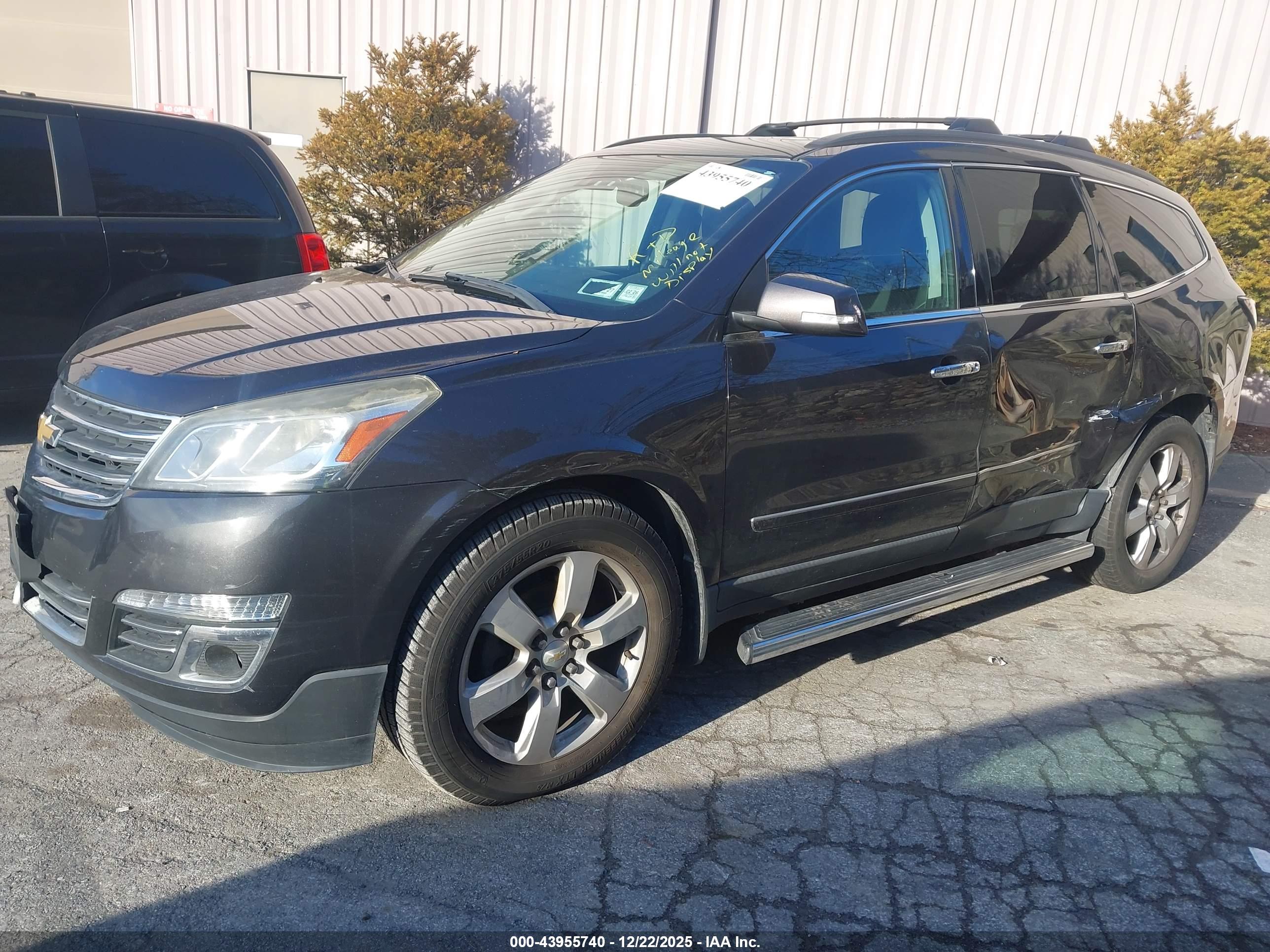 CHEVROLET TRAVERSE image 2