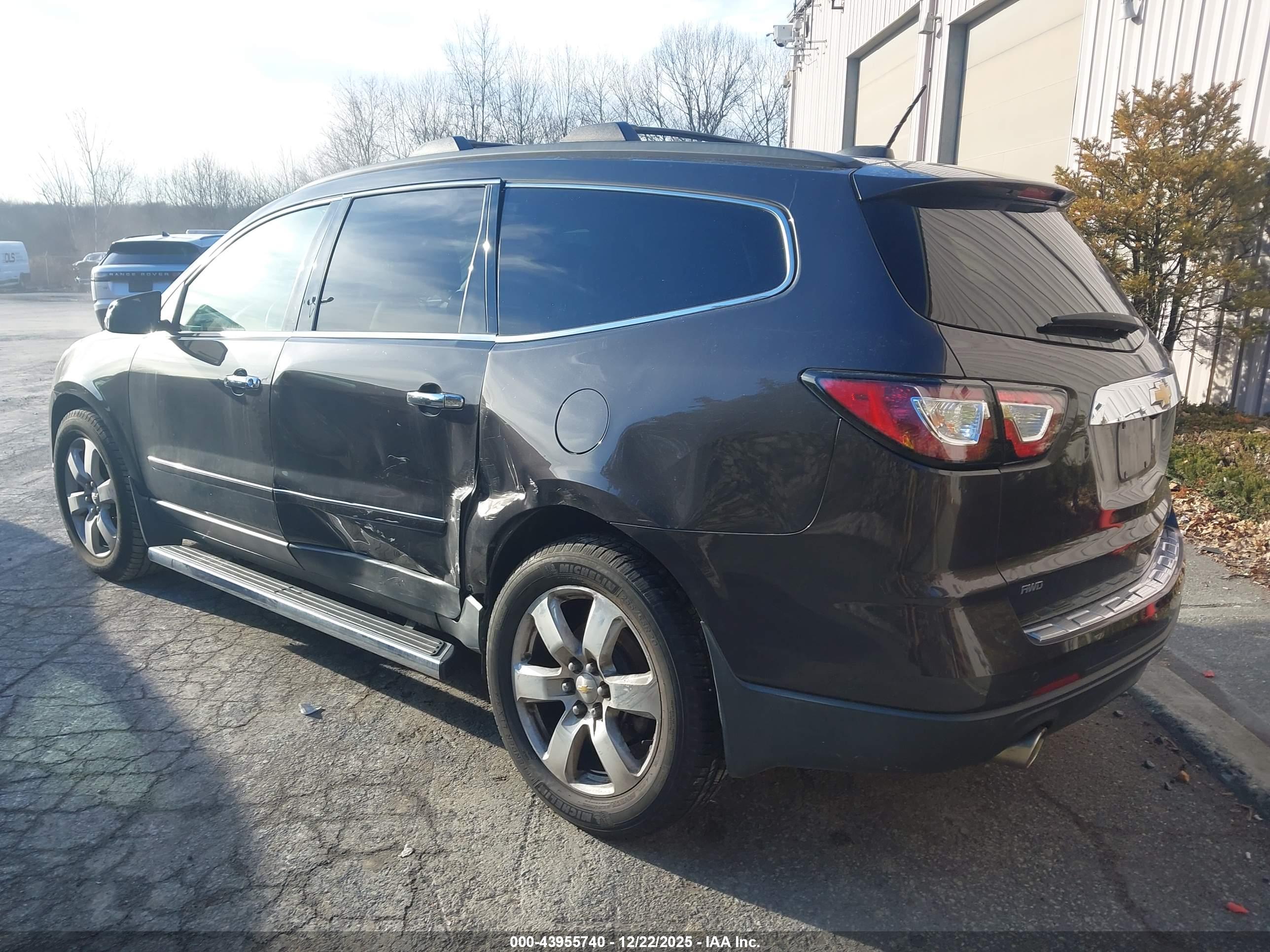 CHEVROLET TRAVERSE image 3