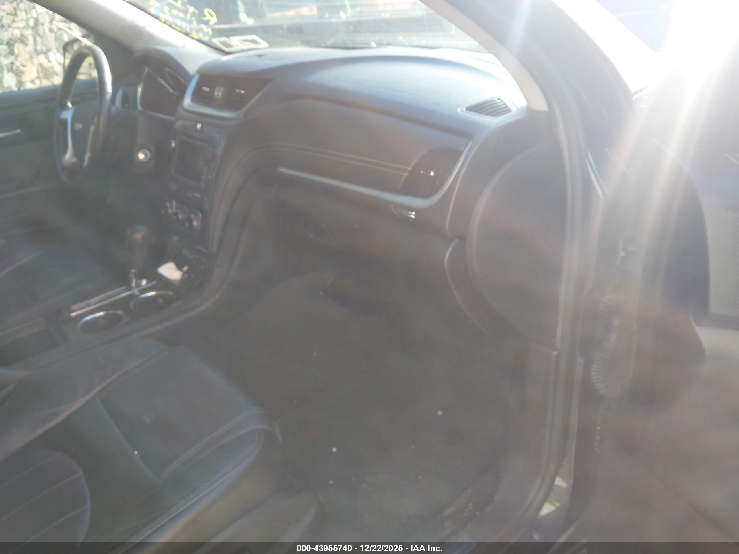 CHEVROLET TRAVERSE image 5
