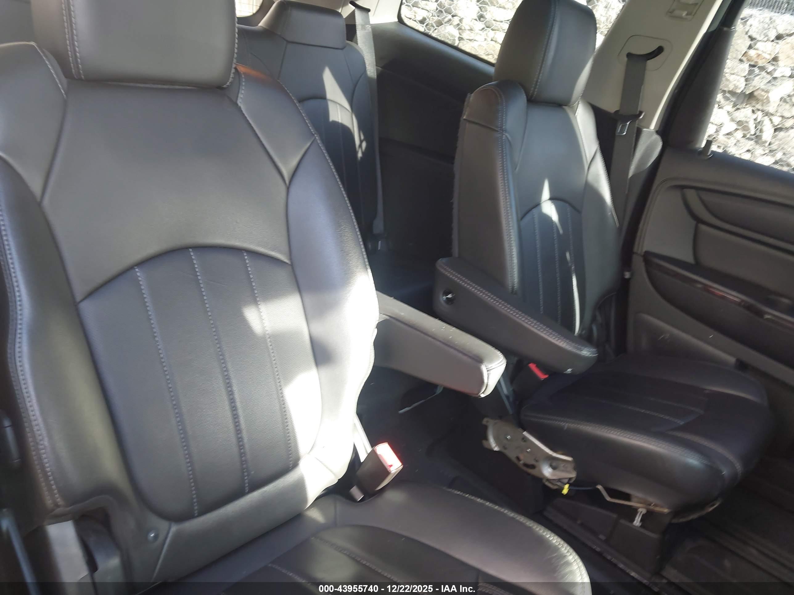 CHEVROLET TRAVERSE image 8