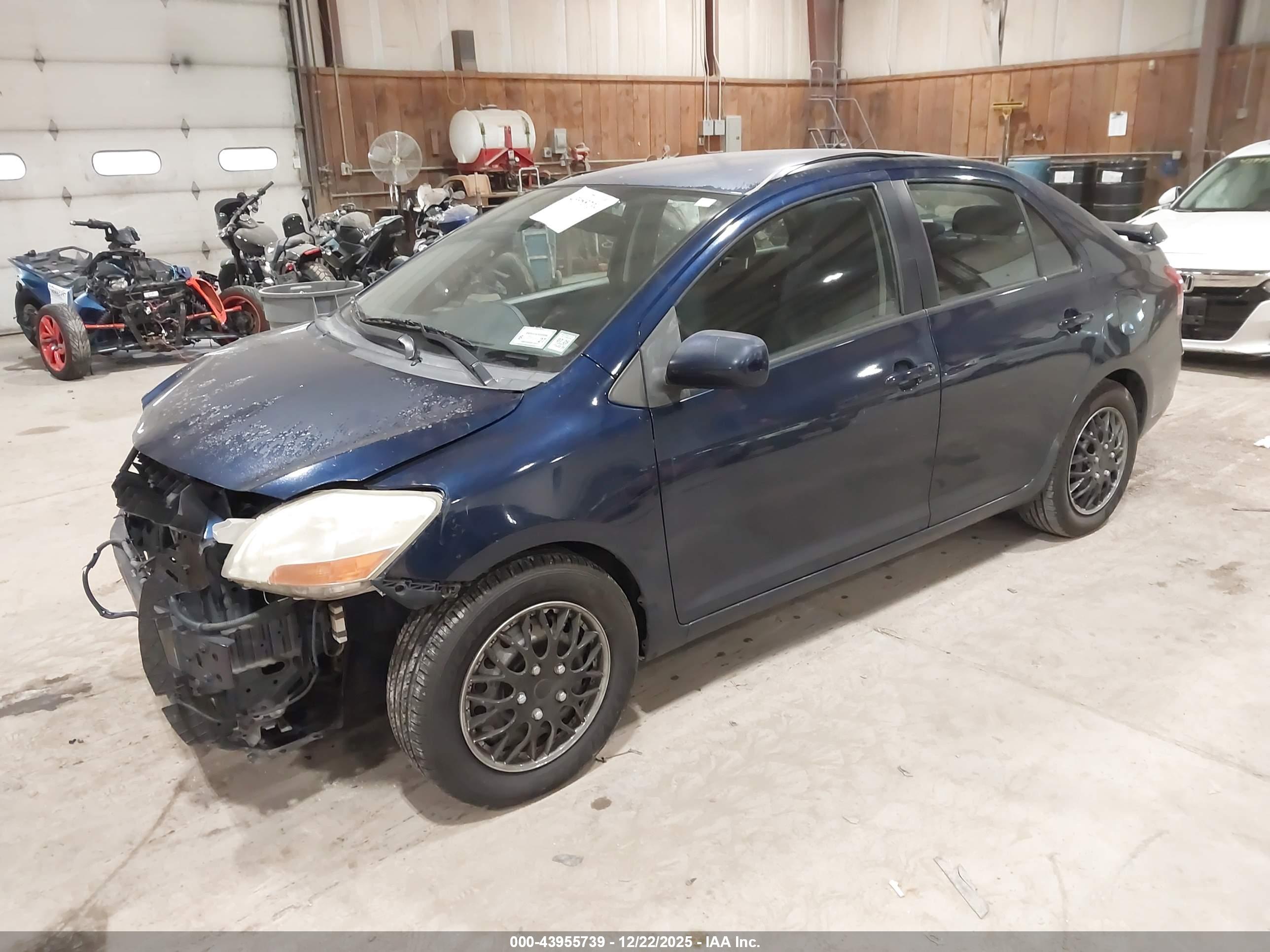 TOYOTA YARIS image 2