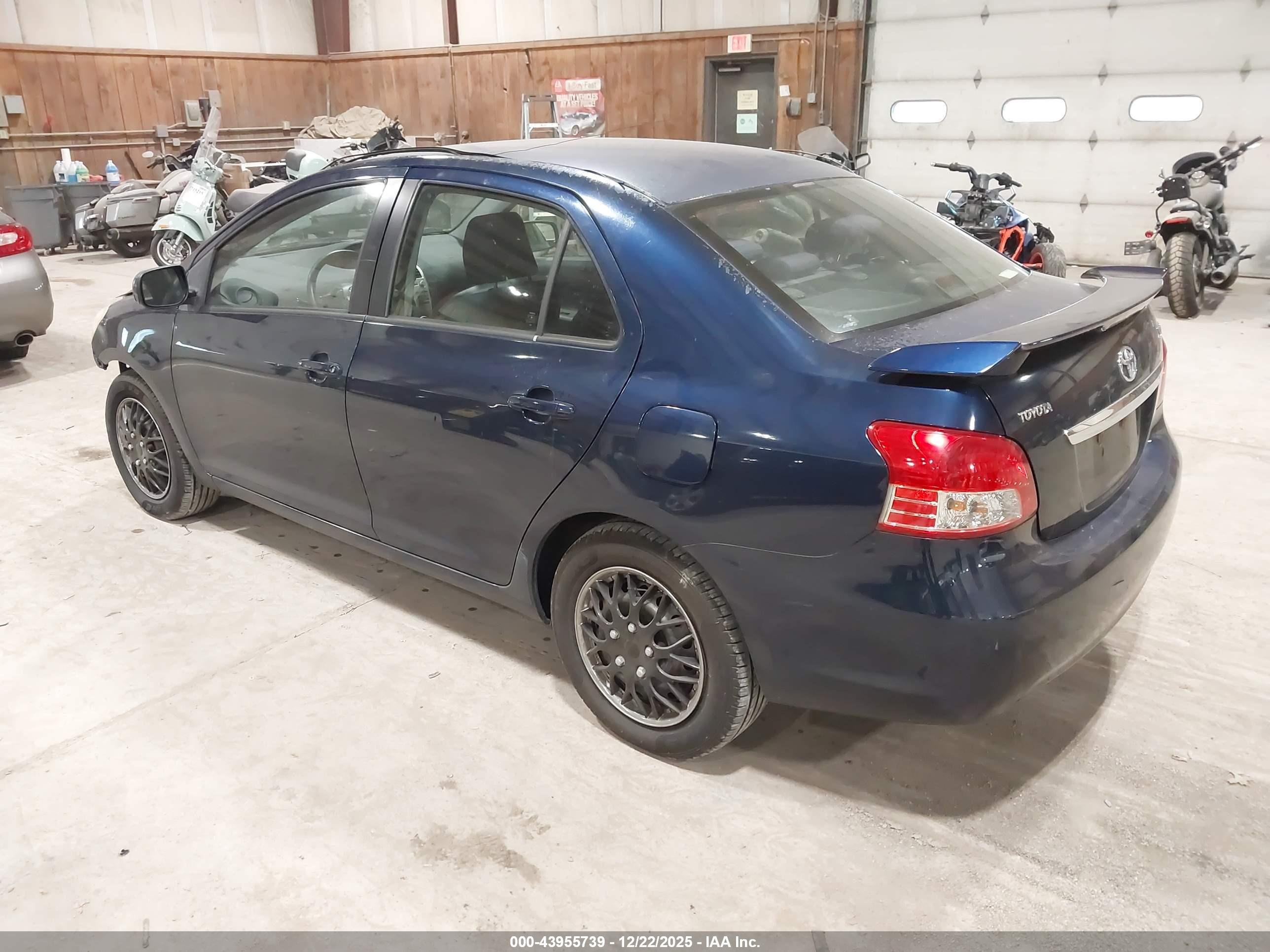 TOYOTA YARIS image 3