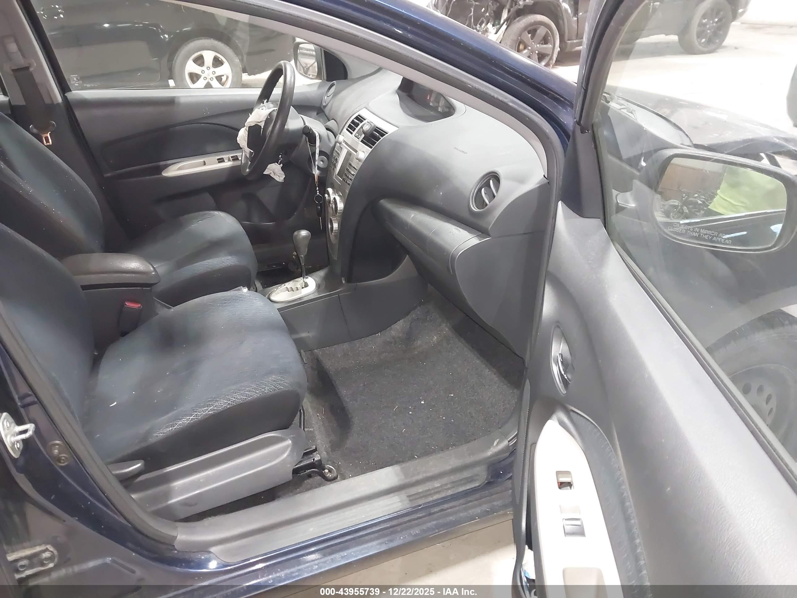 TOYOTA YARIS image 5
