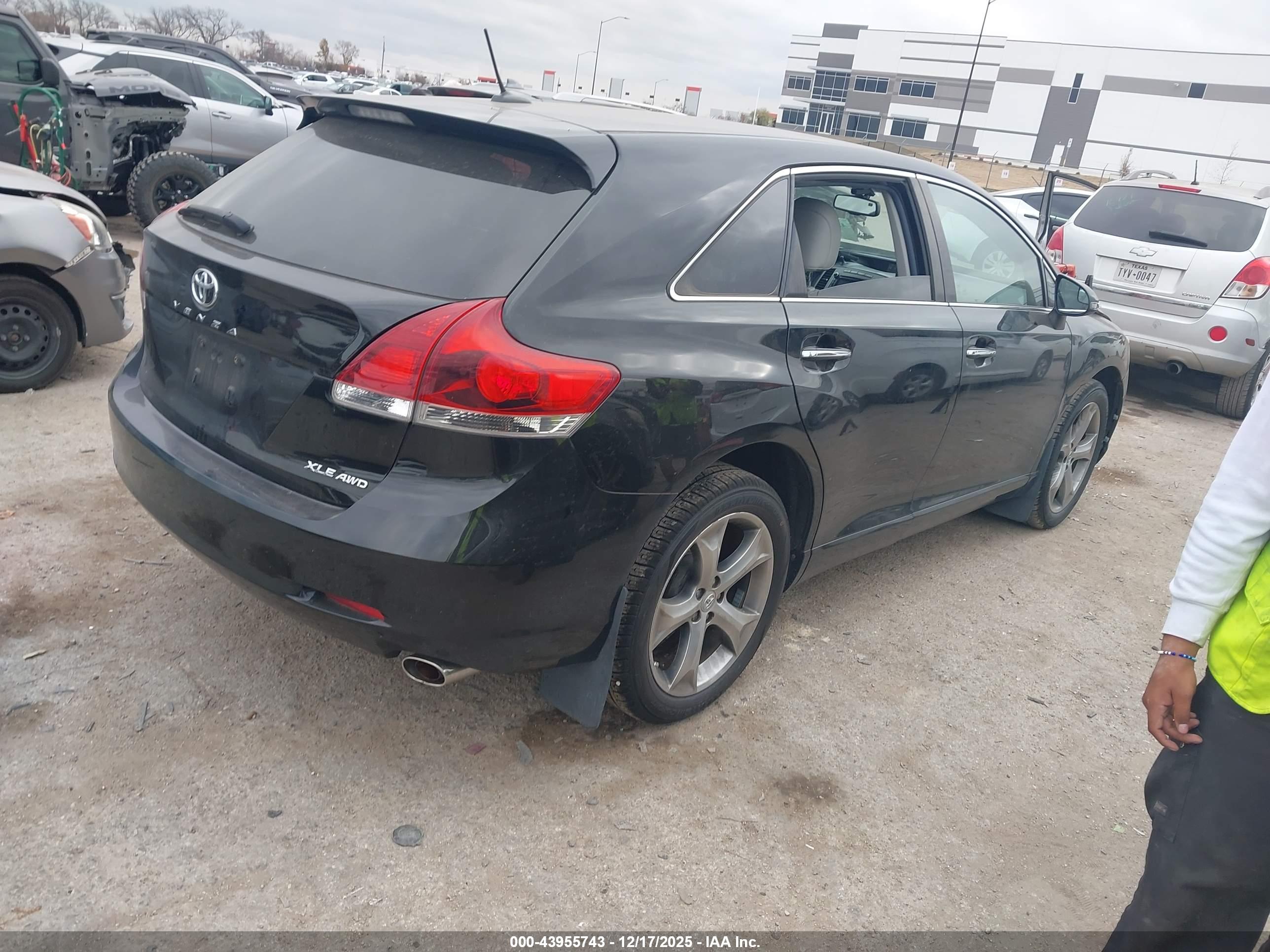 TOYOTA VENZA image 4