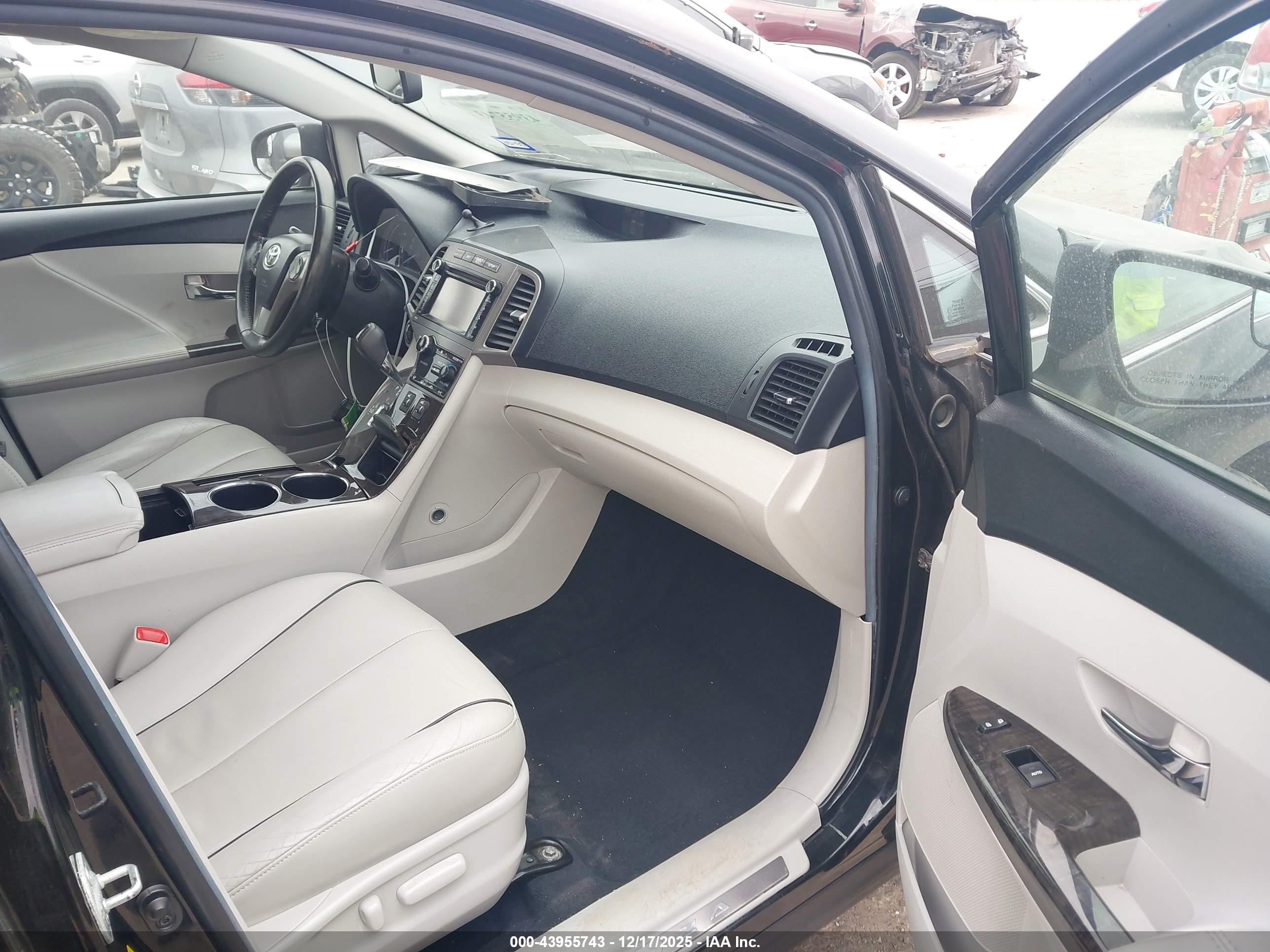 TOYOTA VENZA image 5
