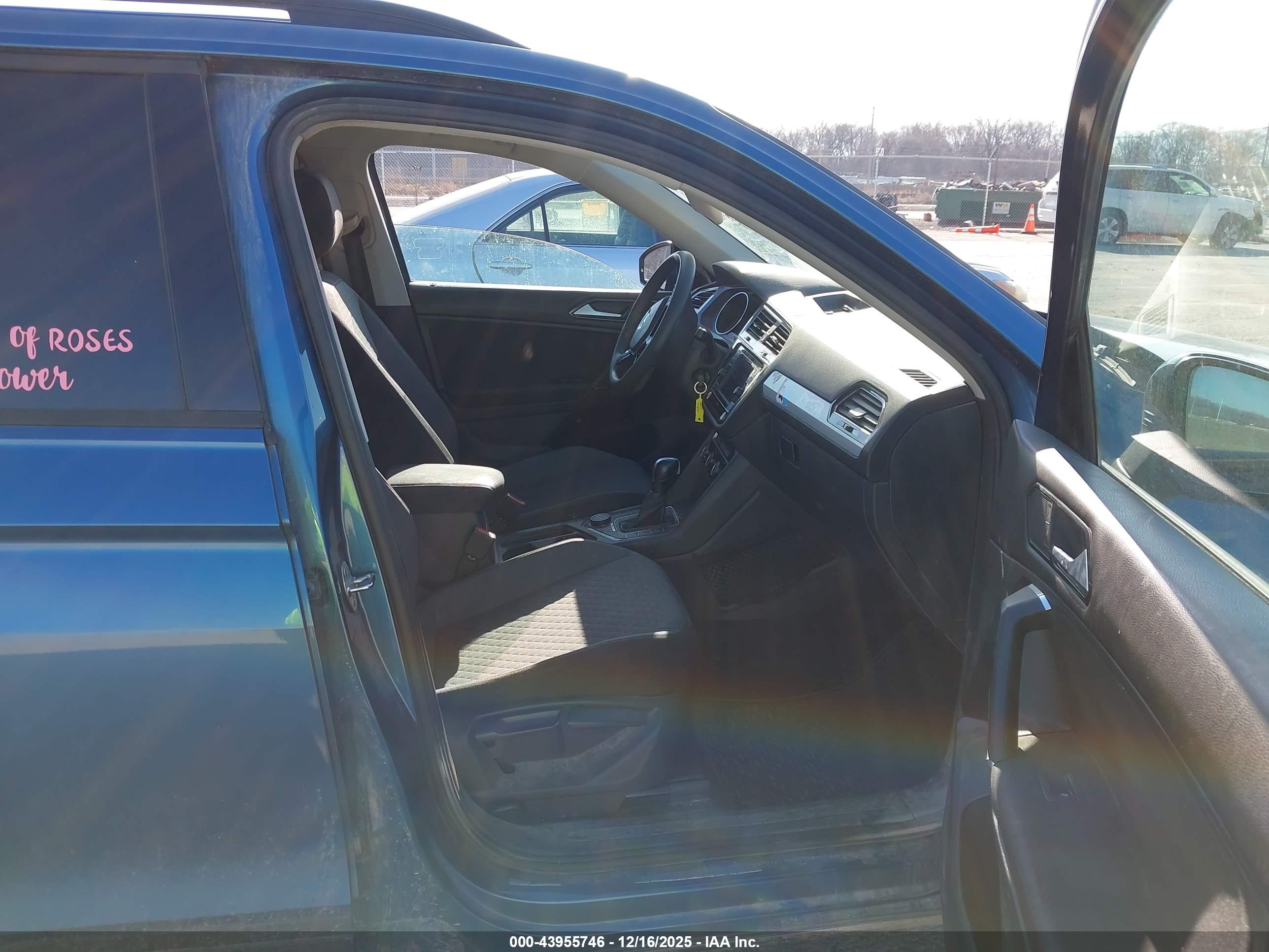 VOLKSWAGEN TIGUAN image 5