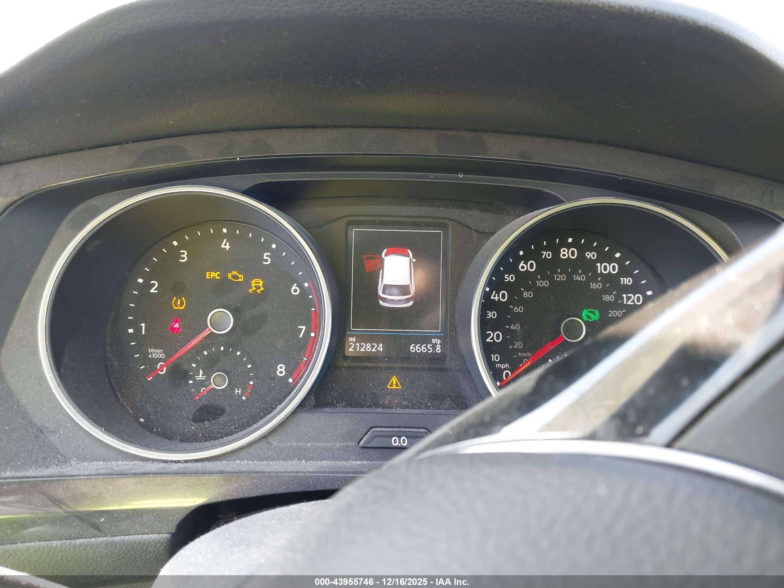 VOLKSWAGEN TIGUAN image 7