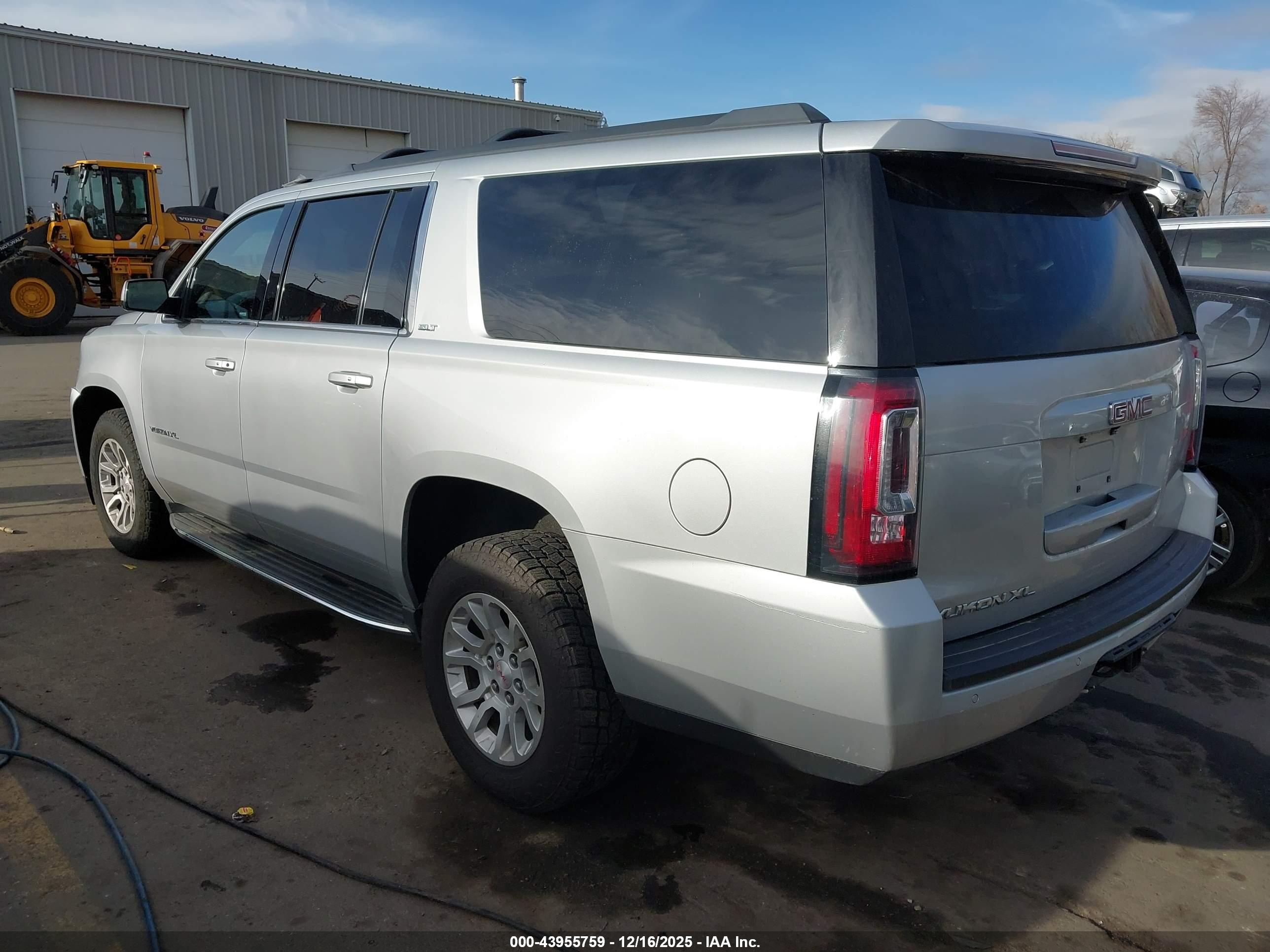 GMC YUKON image 3