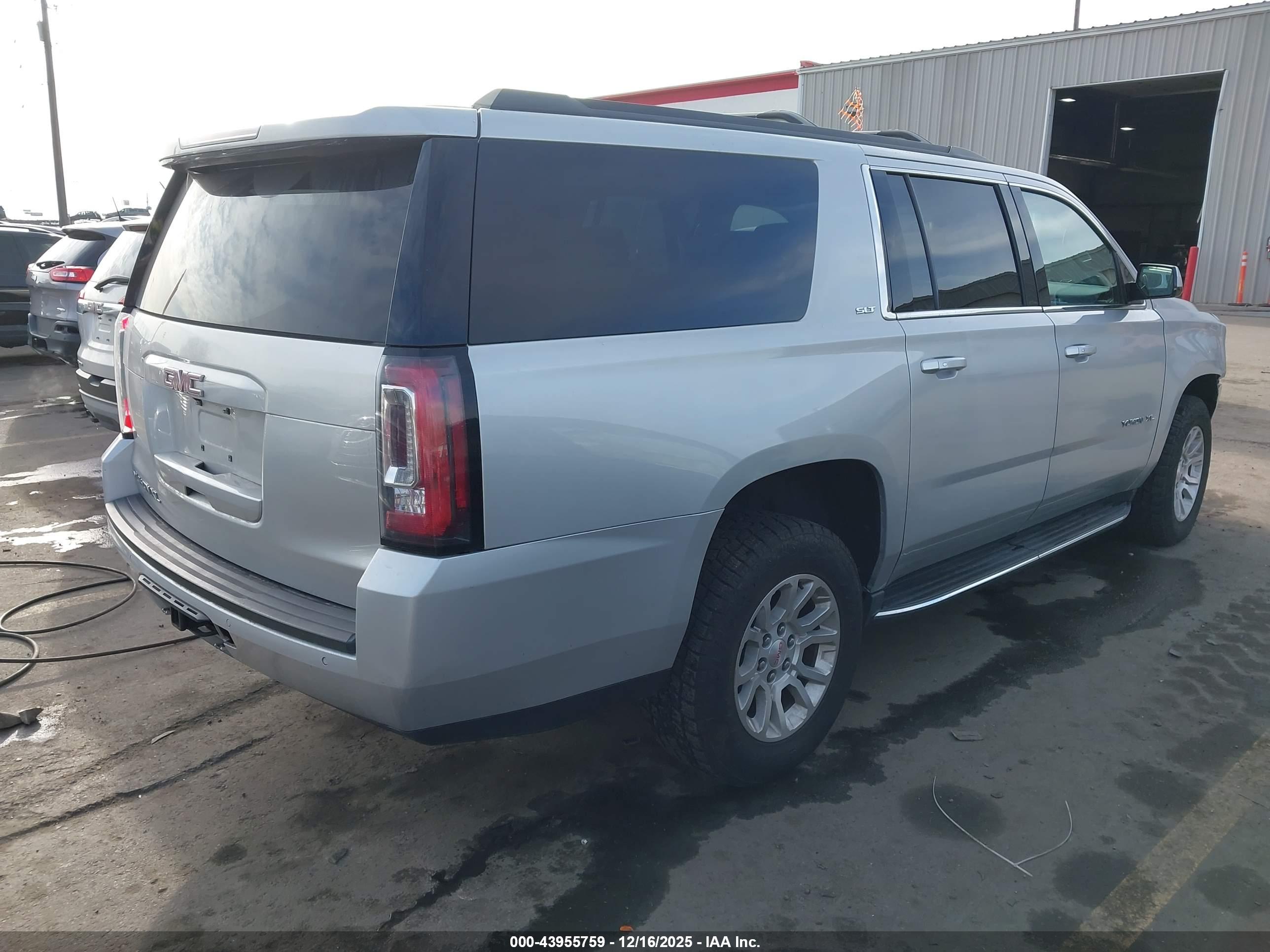 GMC YUKON image 4
