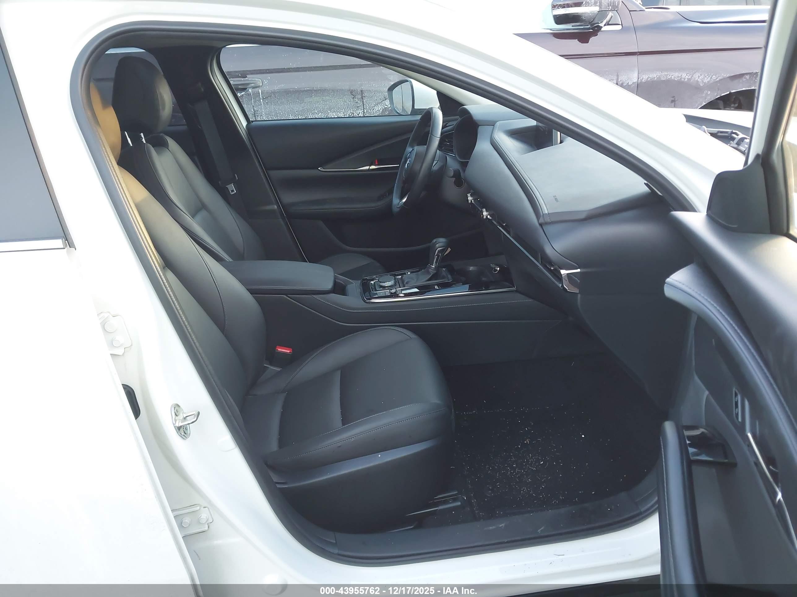 MAZDA CX-30 image 5